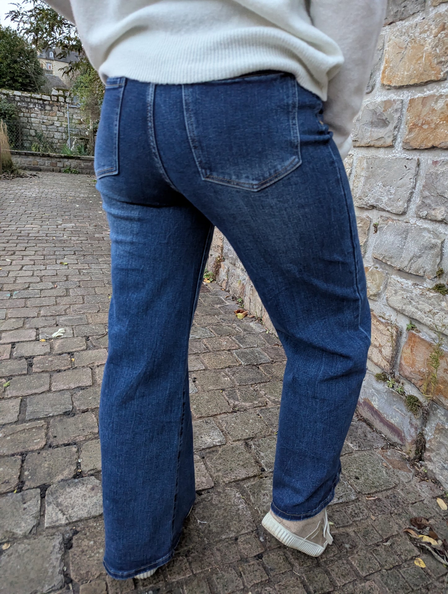 Jean femme coupe wild bleu foncé jambes larges taille haute