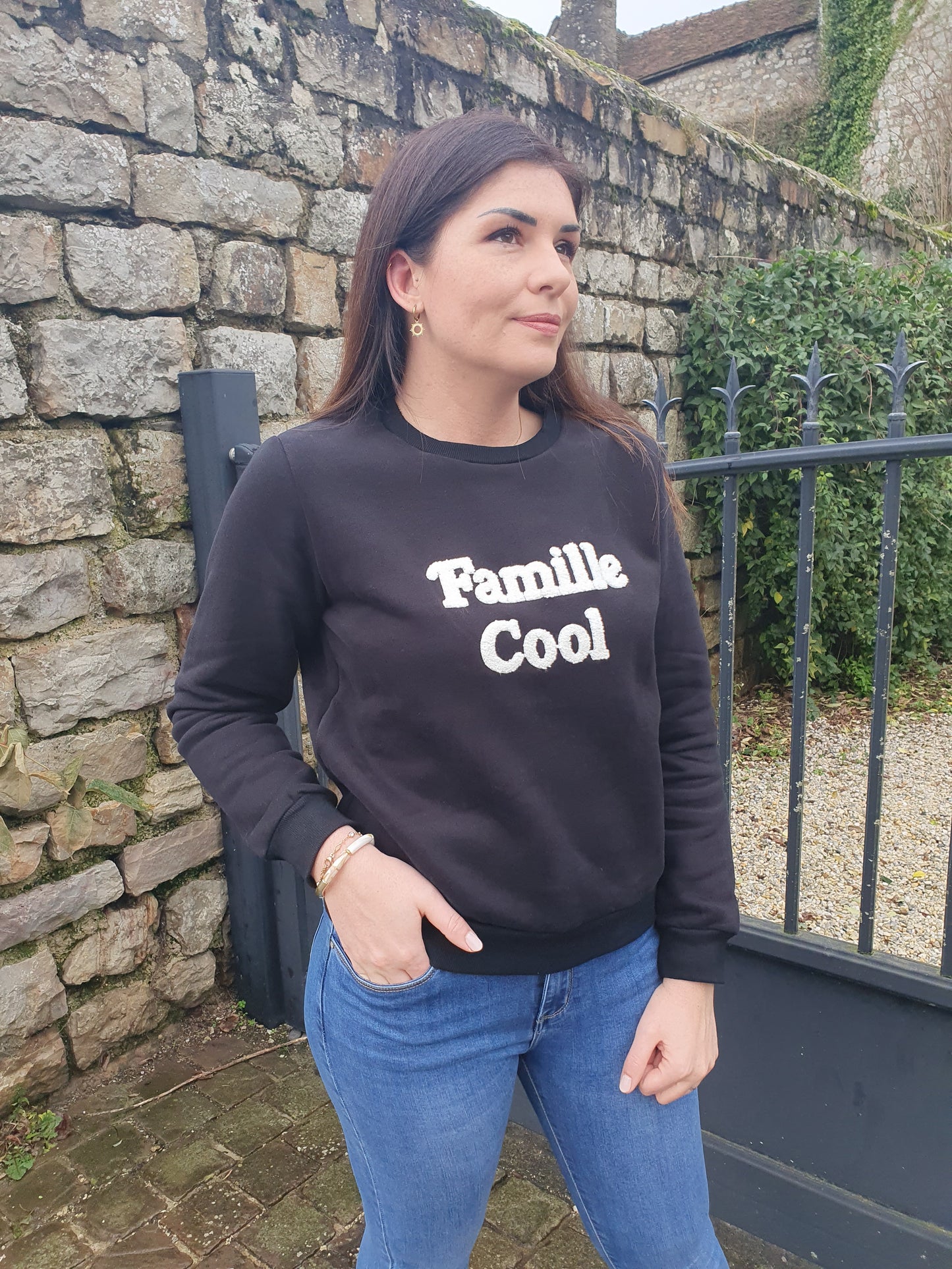 Sweat famille cool pour femme noir blanc écriture moumoute