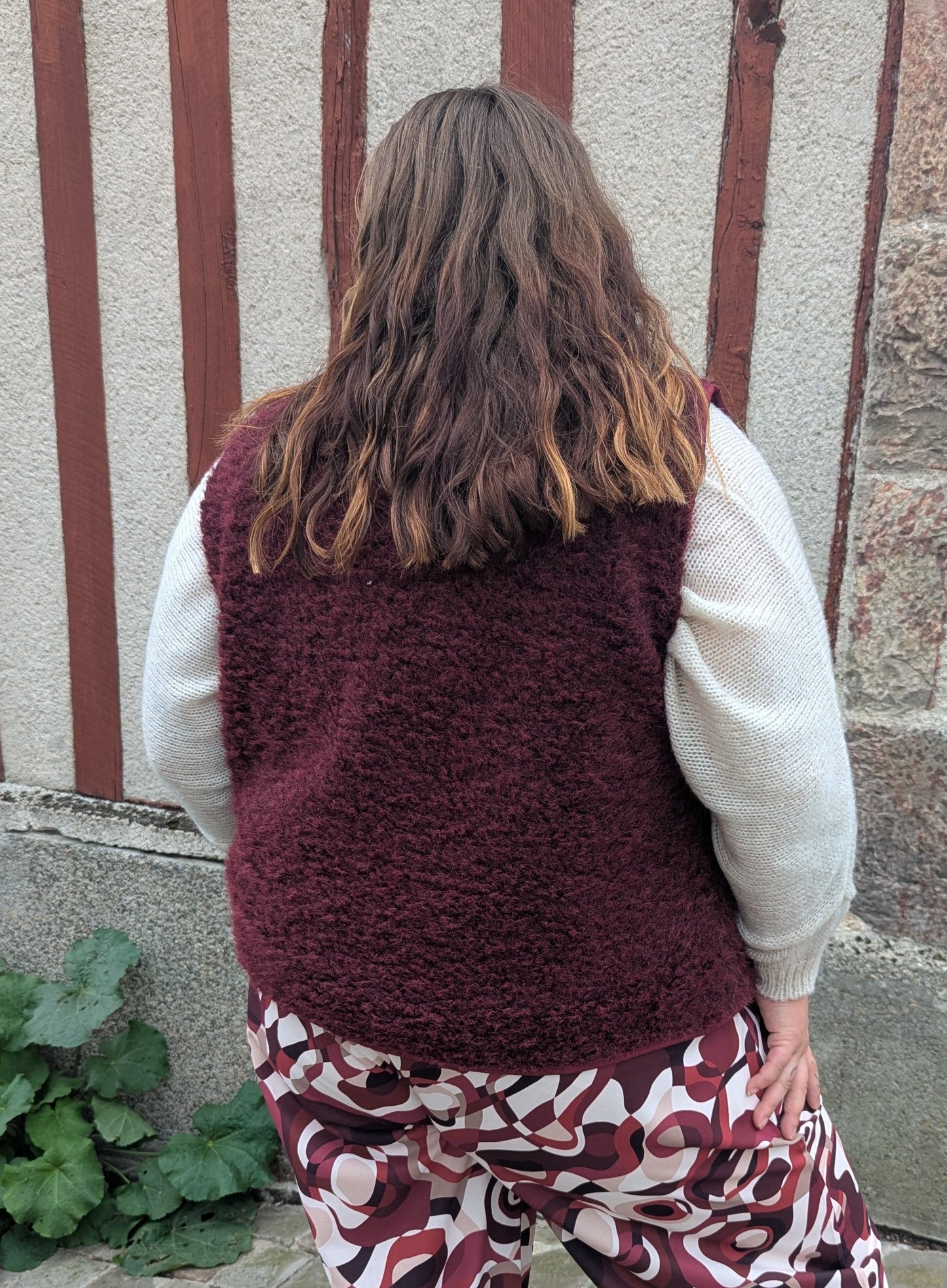 Gilet moumoute sans manche bordeaux effet poil