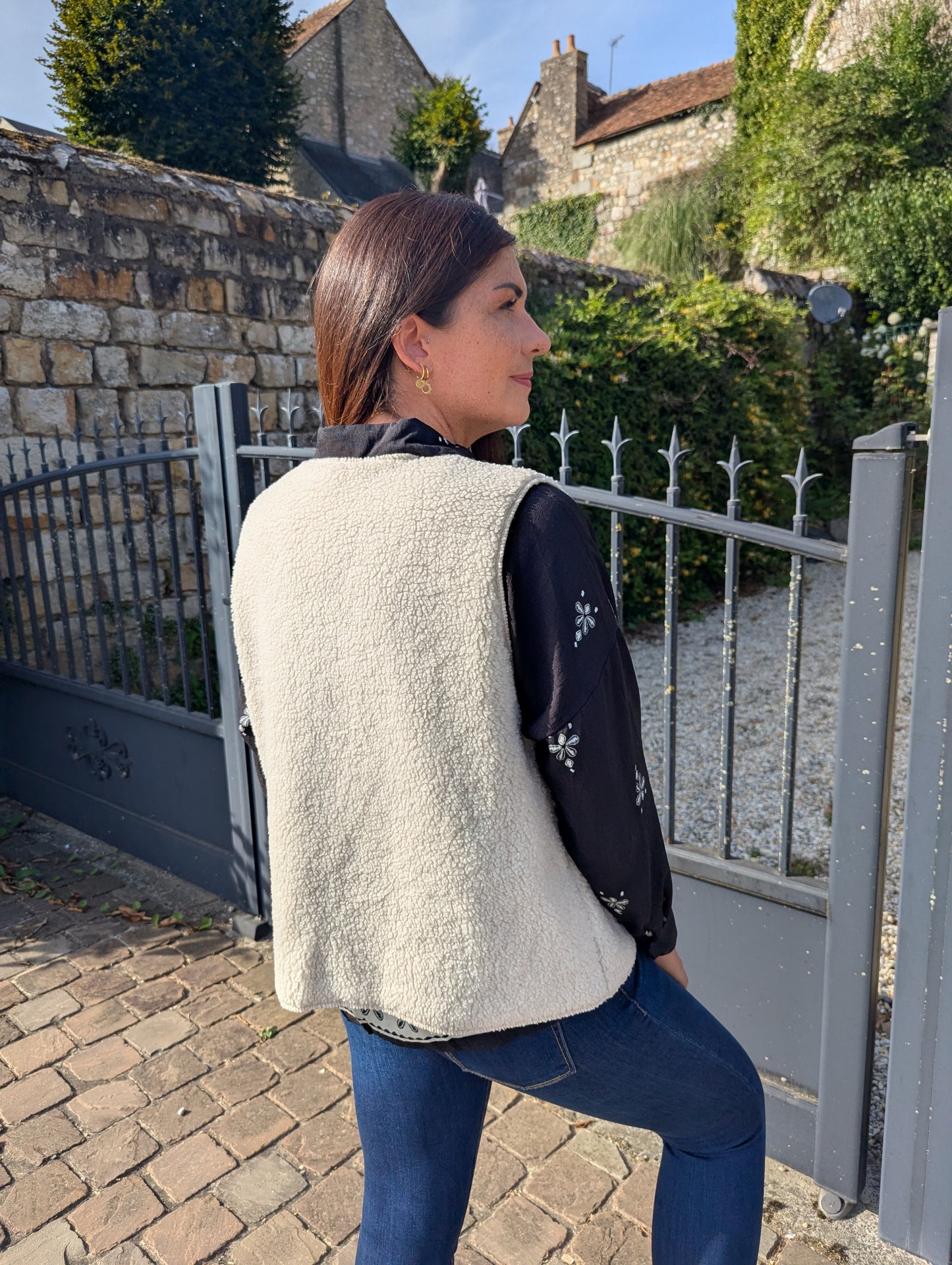 Gilet moumoute blanc écru sans manches femme
