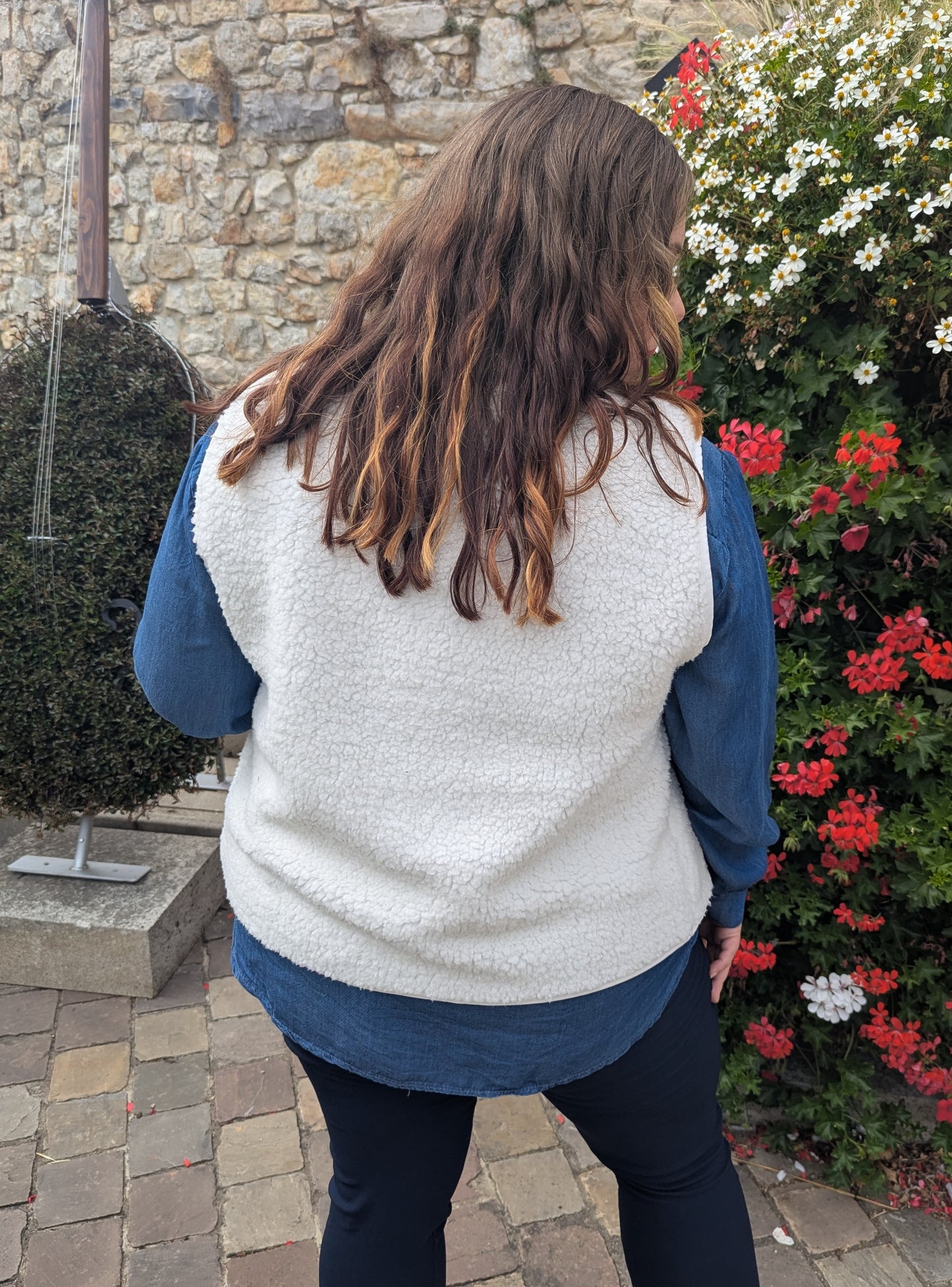 Gilet sans manche moumoute bouclette blanc écru