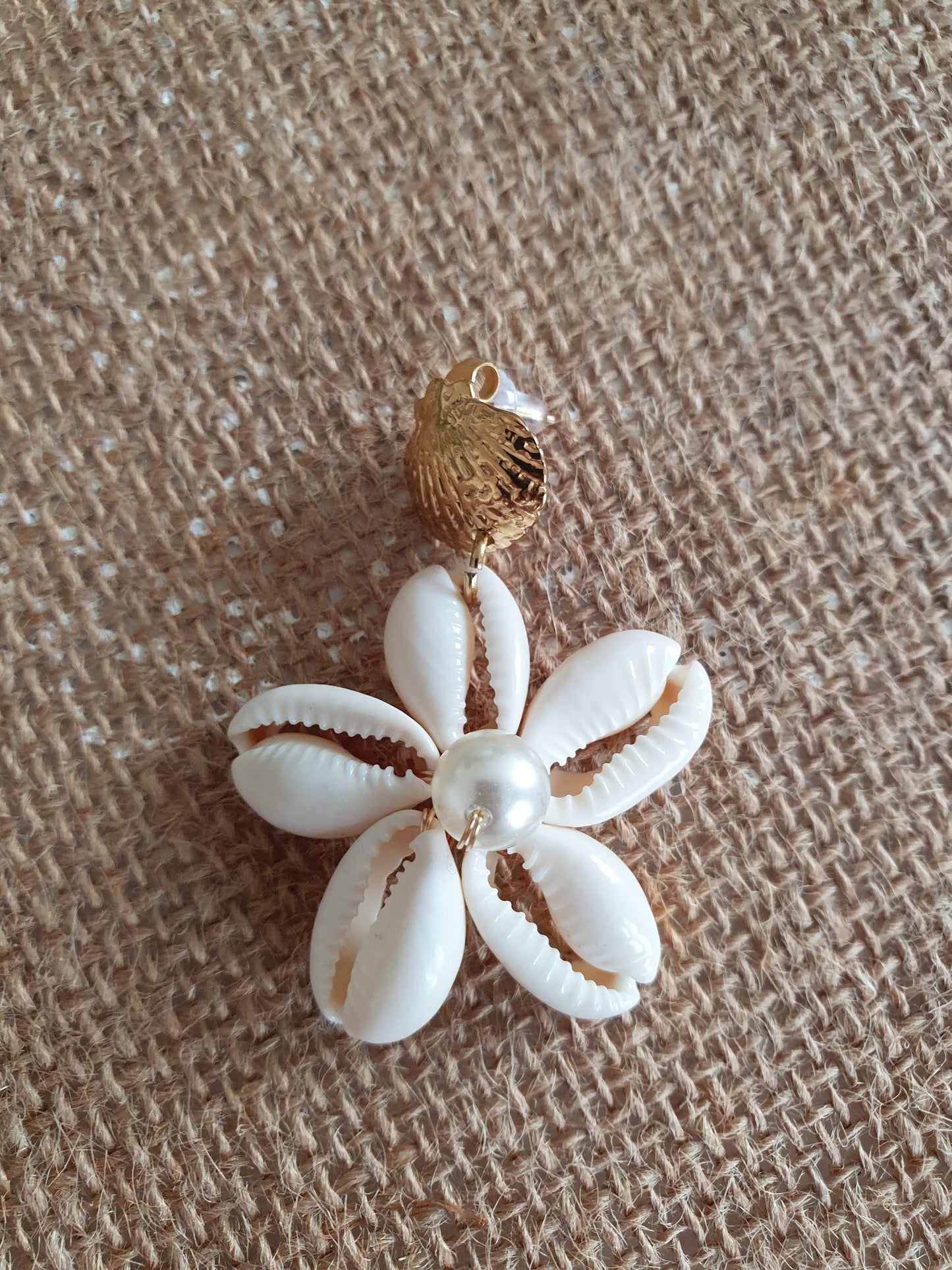 Boucles d'oreilles fleur en coquillages et perle pour femme