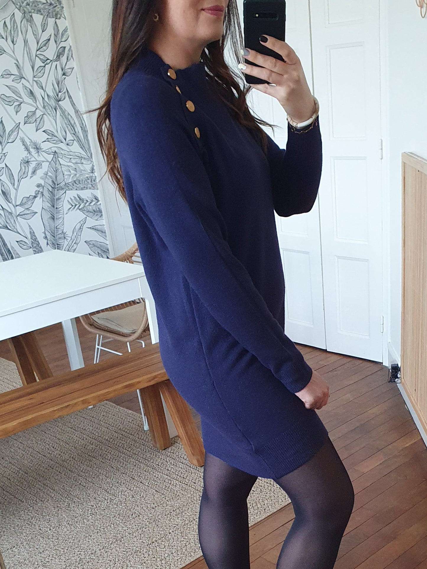 Robe-pull marine avec boutons dorés au col tendance femme