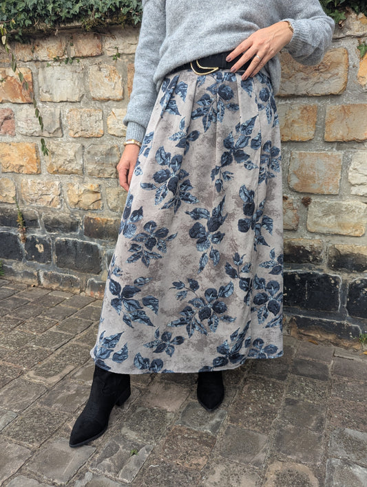 Jupe longue feuilles gris et beige avec fente sur le coté