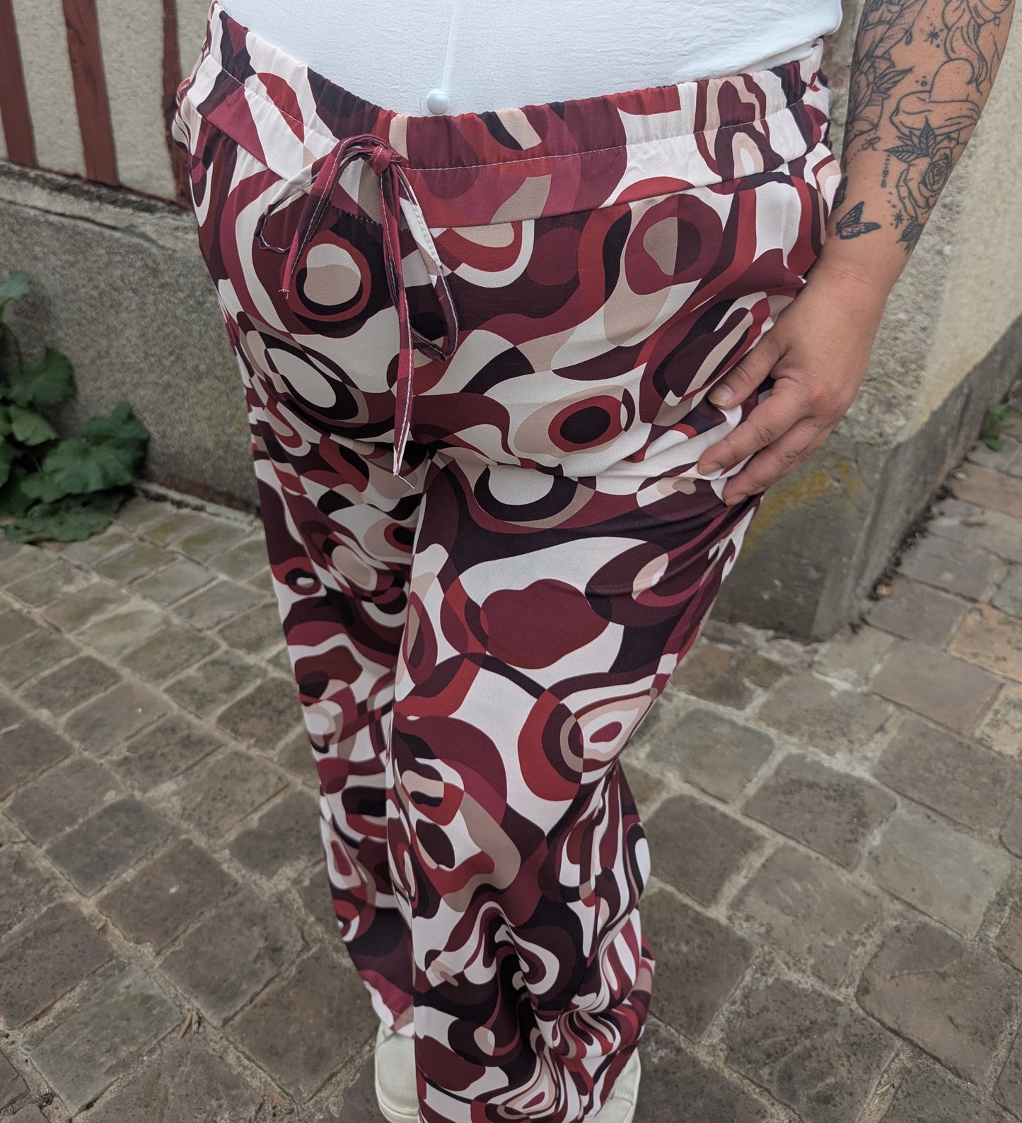 Pantalon fluide bordeaux et beige grande taille femme