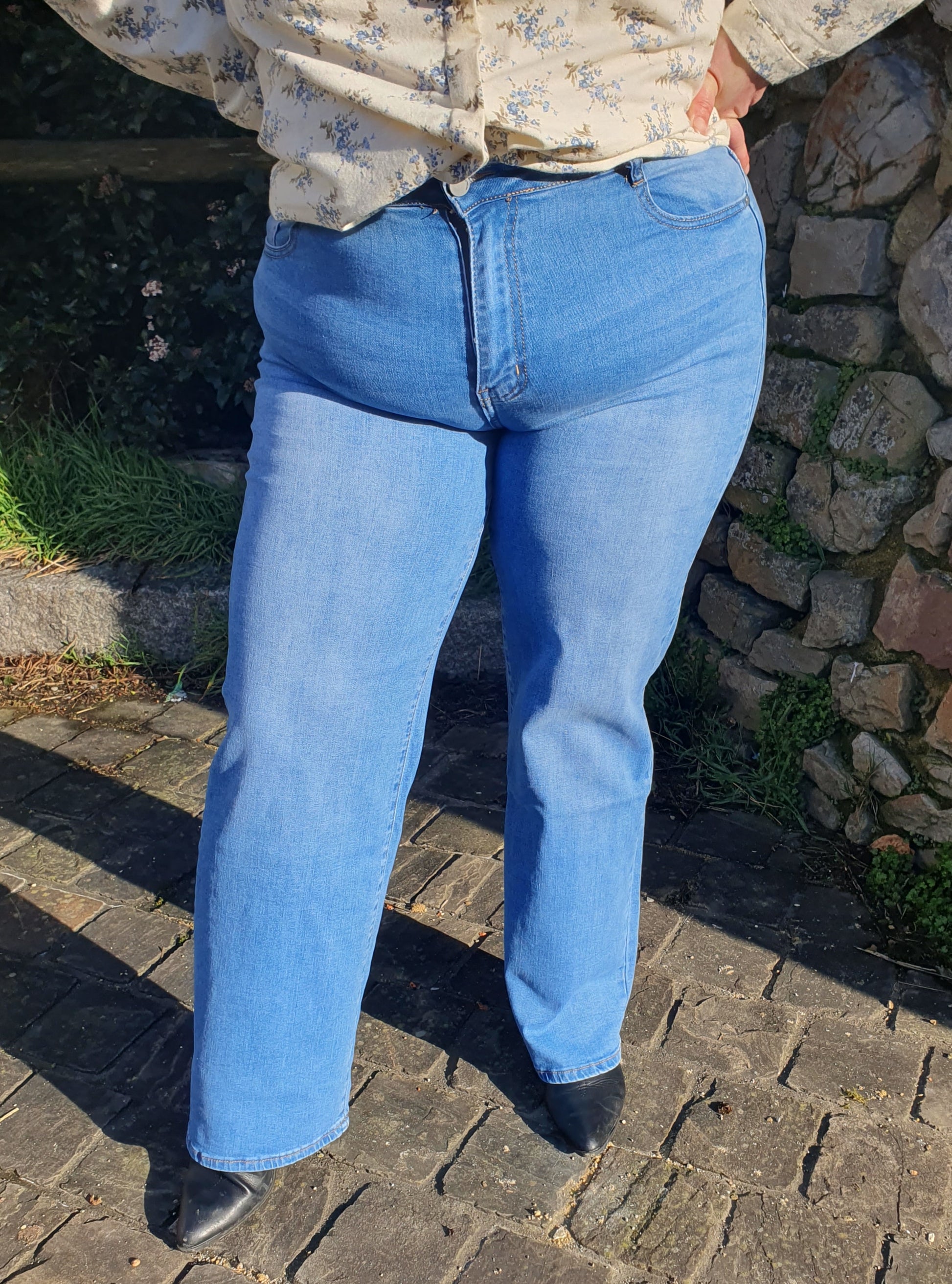 Jean femme coupe wide bleu clair jambes larges taille haute