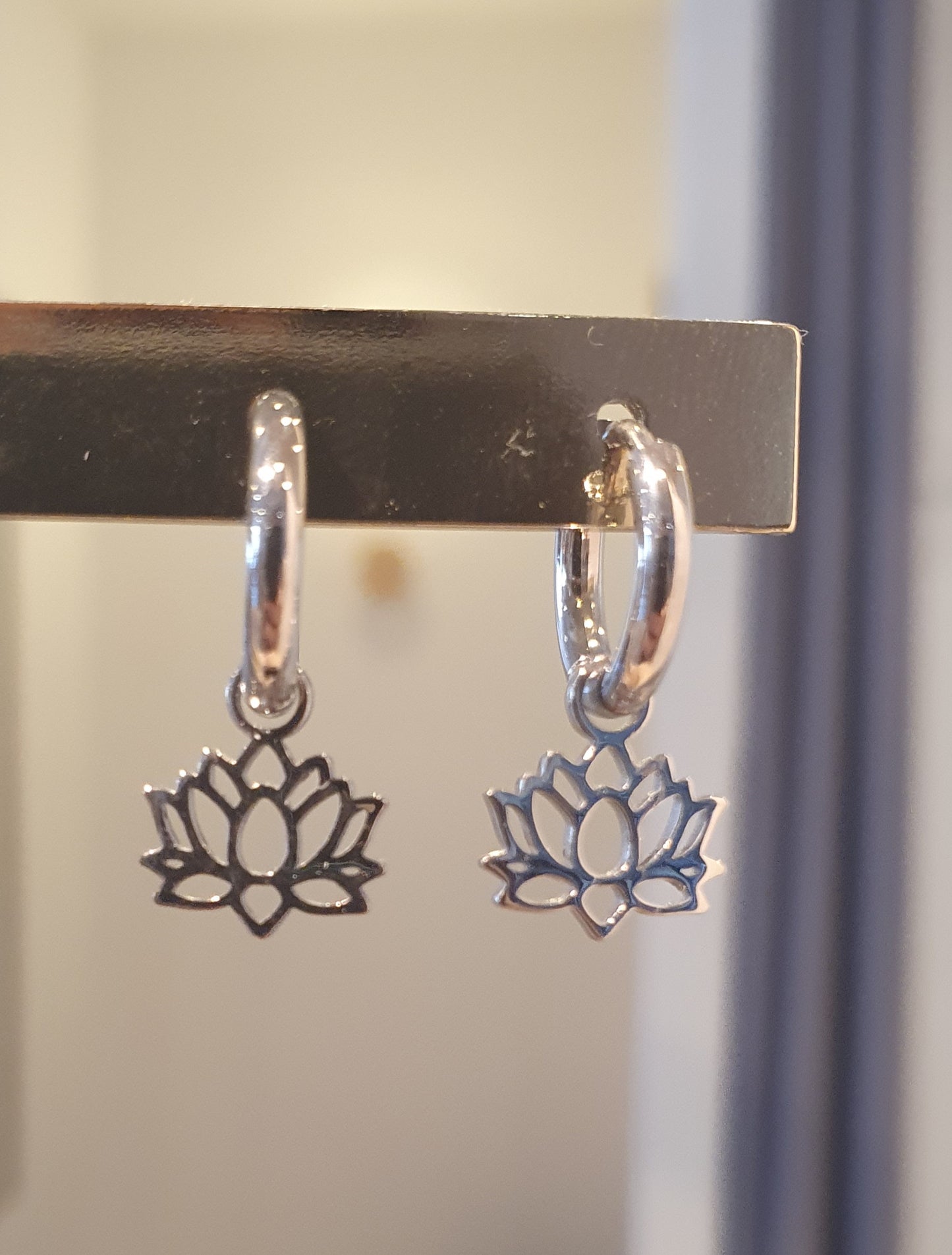 Boucles d'oreilles créoles fleur lotus doré et argenté femme