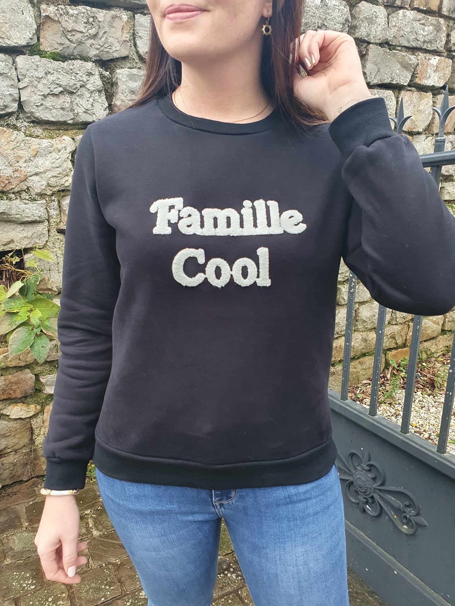 Sweat famille cool pour femme noir blanc écriture moumoute
