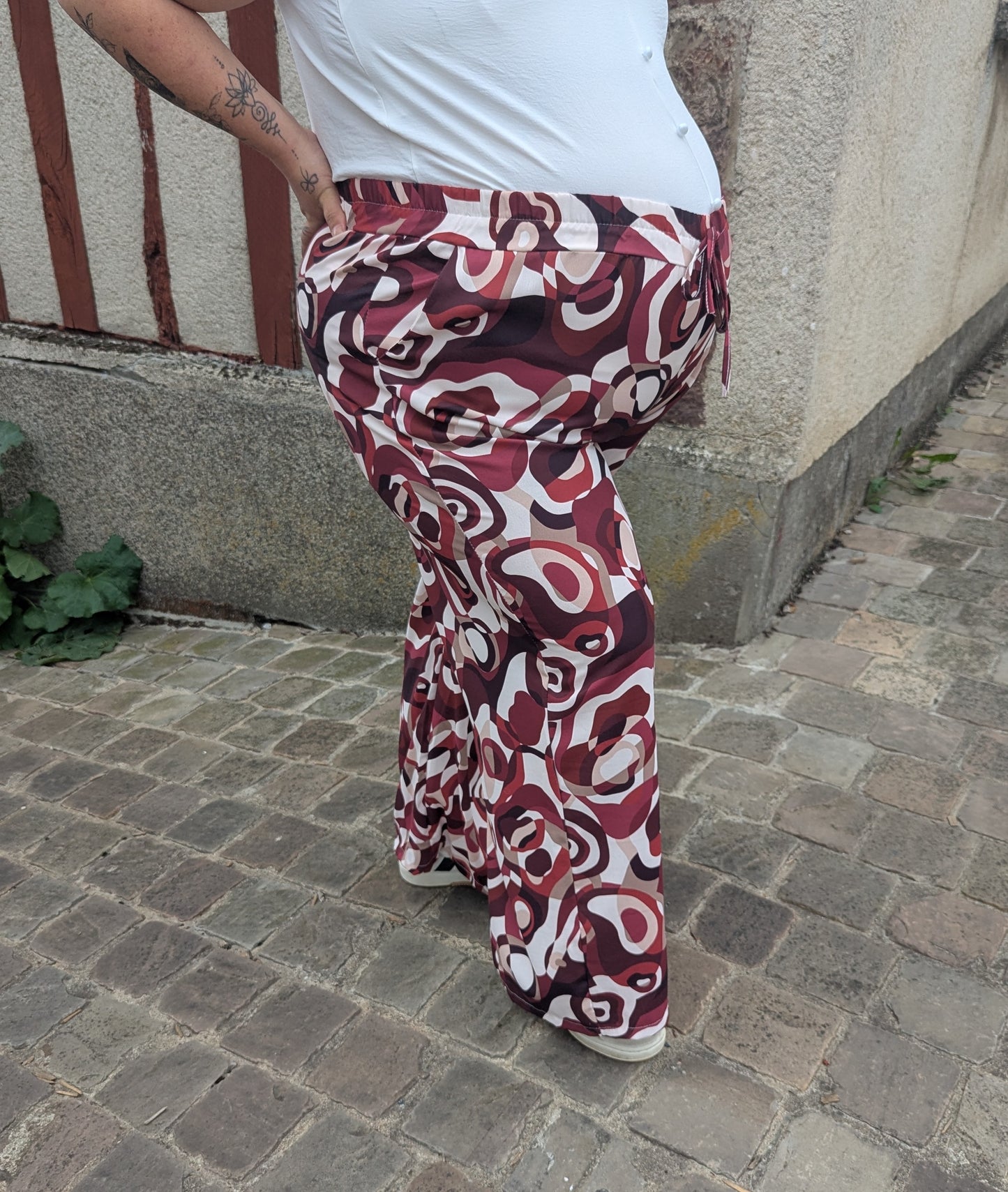 Pantalon fluide bordeaux et beige grande taille femme