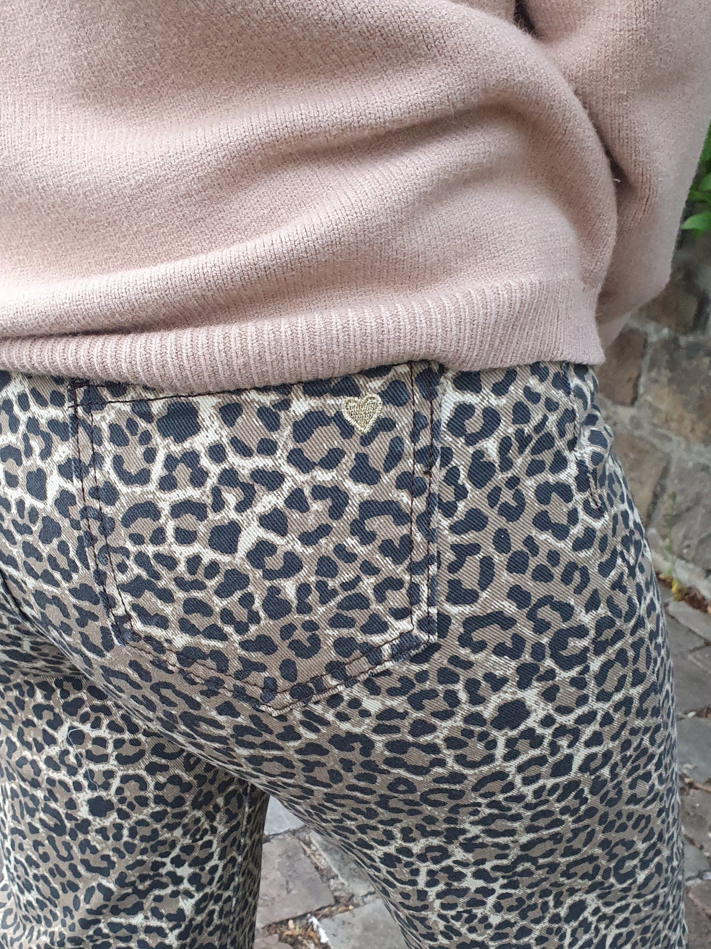 Jean large motif léopard jambes évasées femme coupe tendance