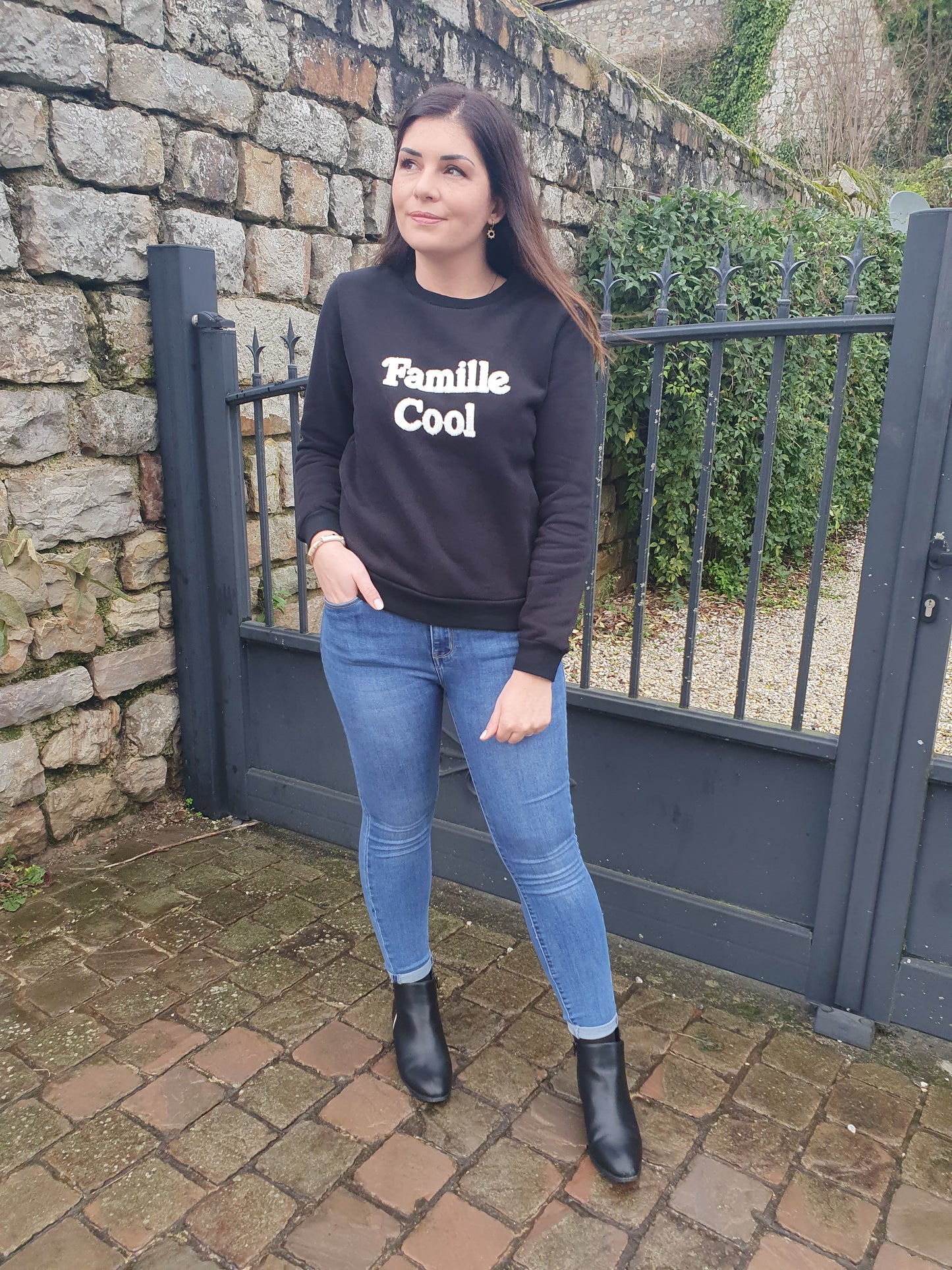 Sweat famille cool pour femme noir blanc écriture moumoute