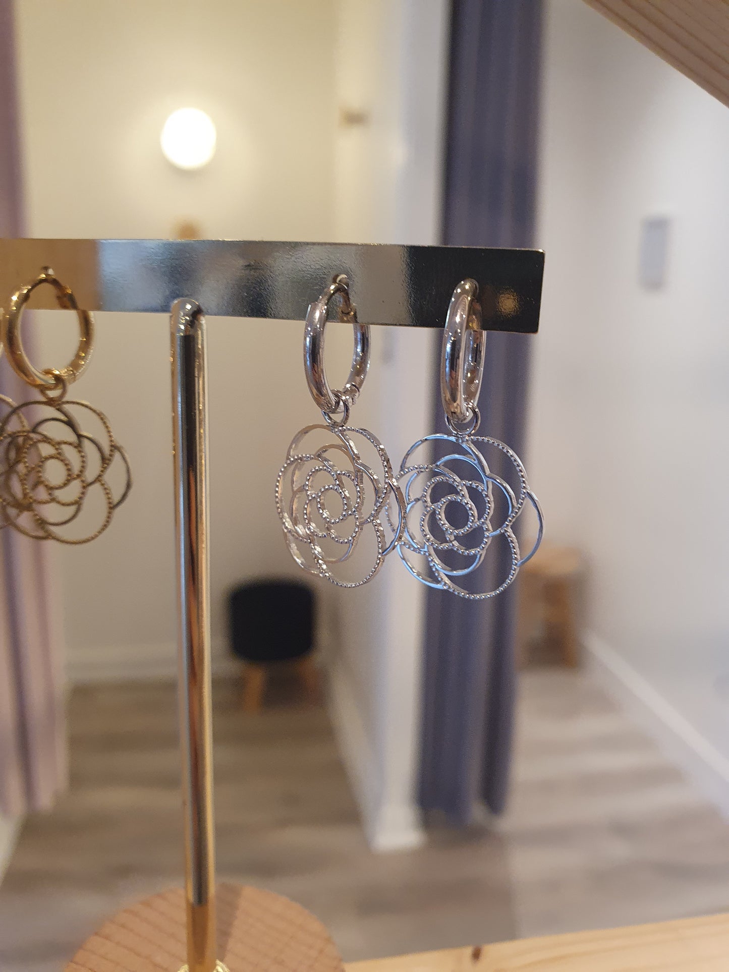 Boucles d'oreilles créoles fleur rose doré et argenté femme