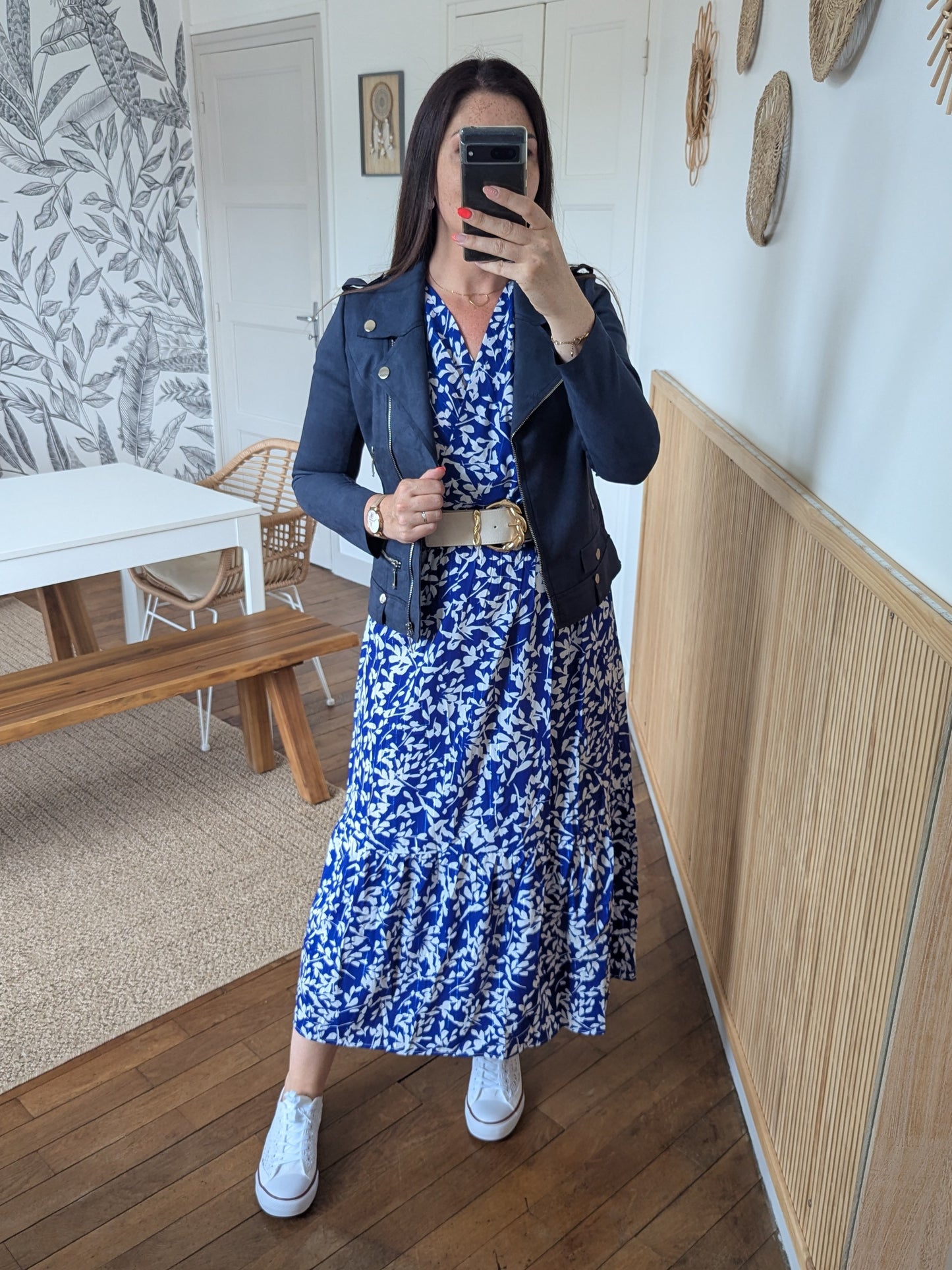 Robe longue fleurie bleu roi et blanc cache-cœur et ceinture