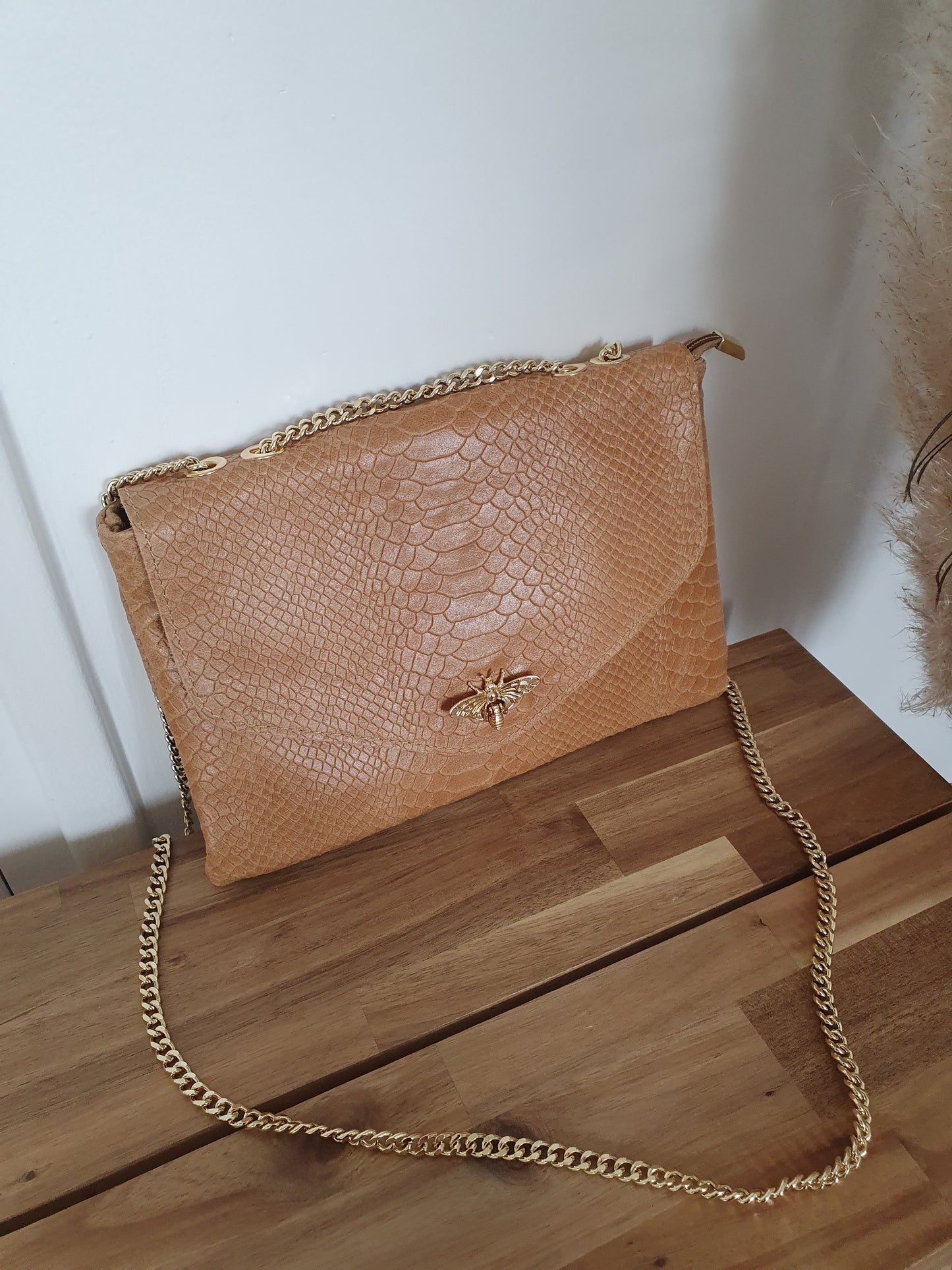 Sac en cuir italien effet croco couleur beige abeille dorée