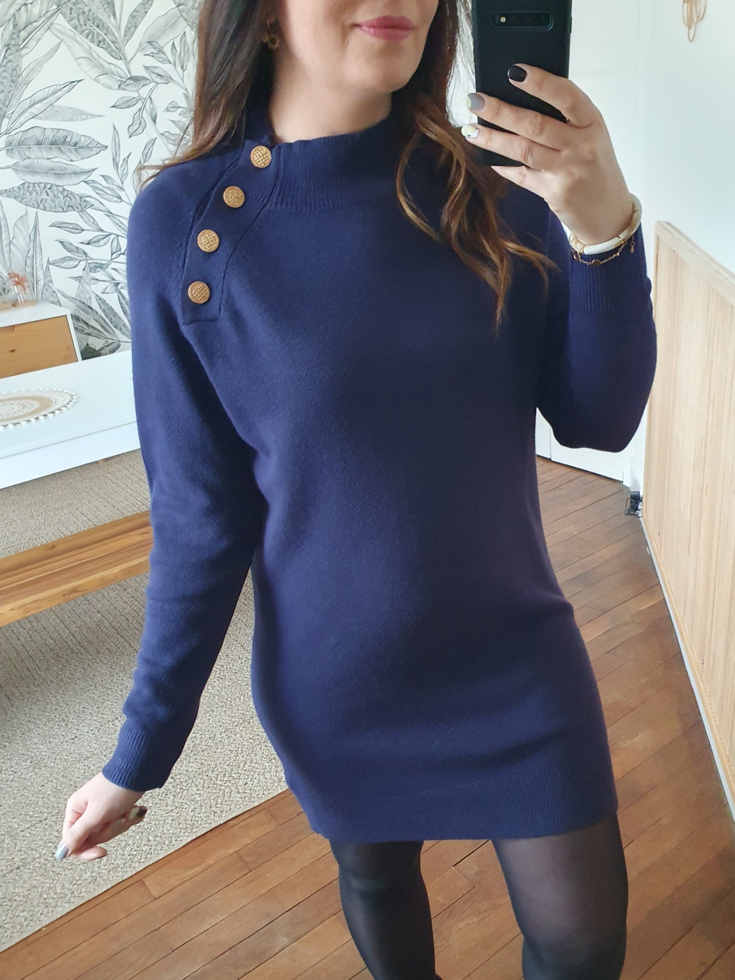 Robe-pull marine avec boutons dorés au col tendance femme