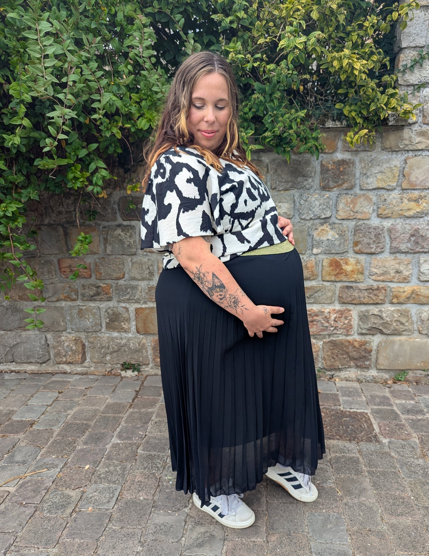 Top fluide noir et blanc col en V grande taille femme