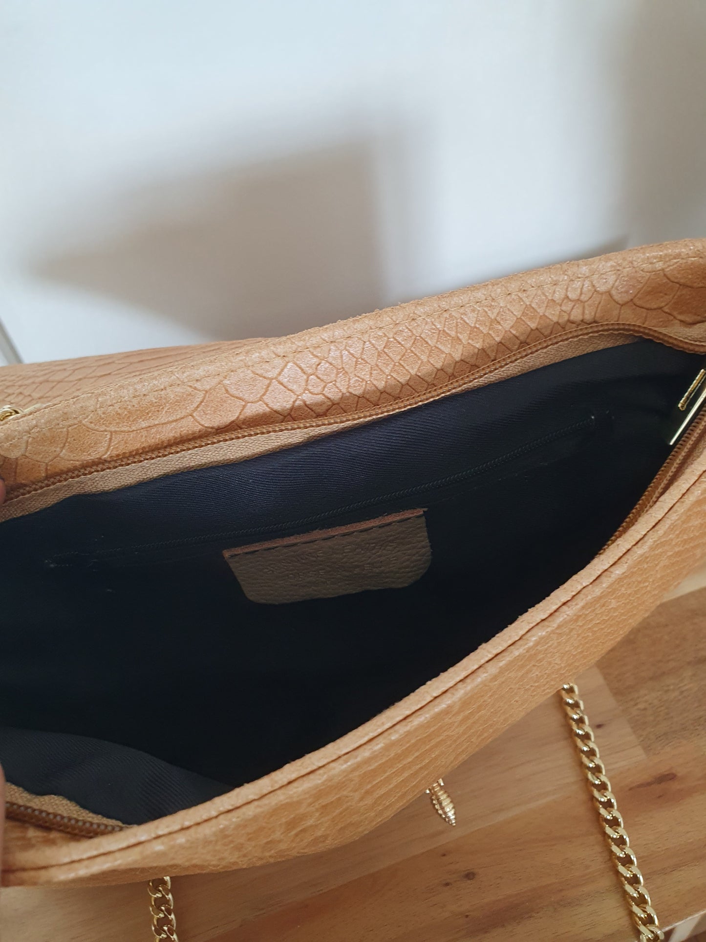 Sac en cuir italien effet croco couleur beige abeille dorée