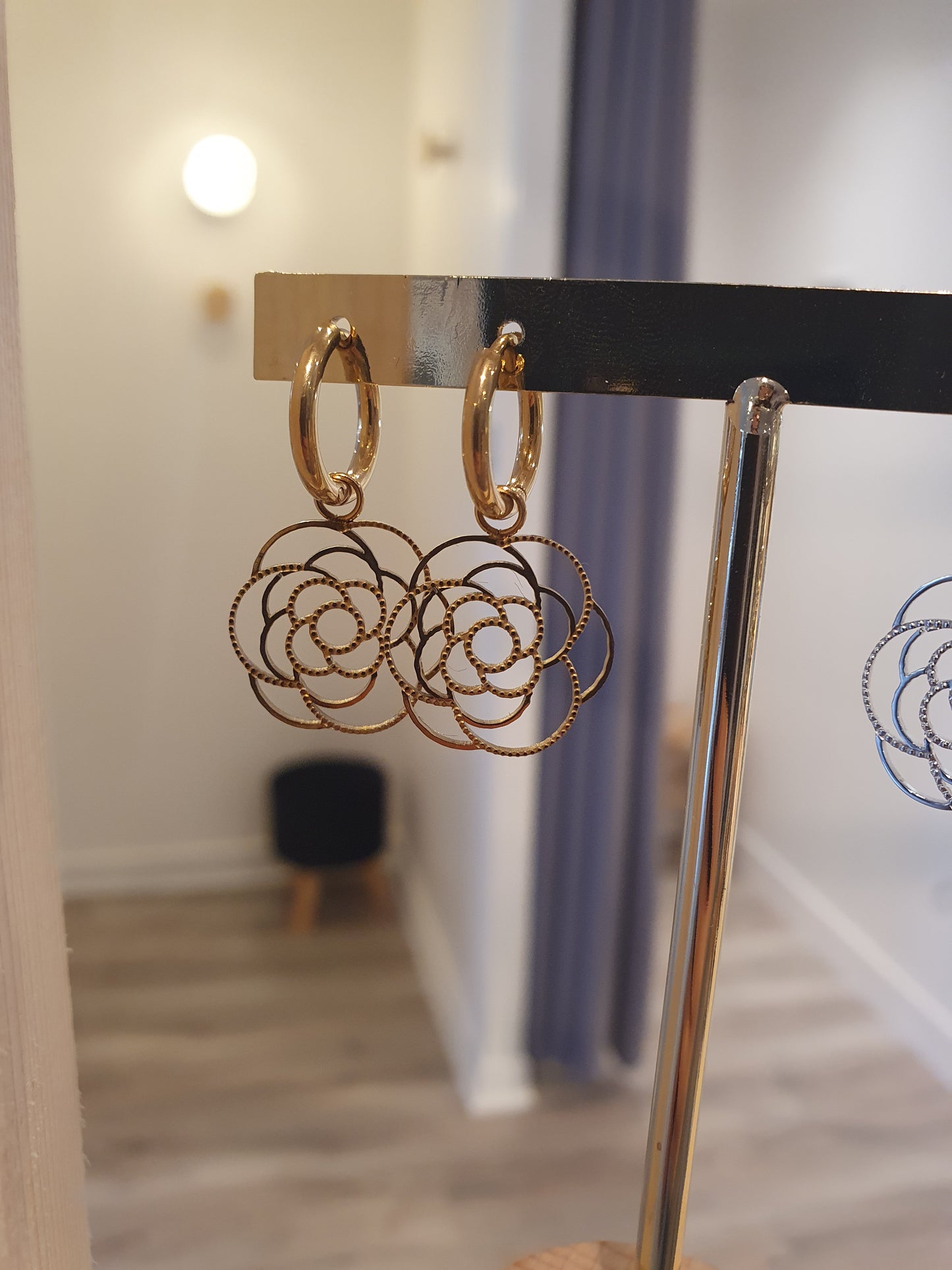 Boucles d'oreilles créoles fleur rose doré et argenté femme