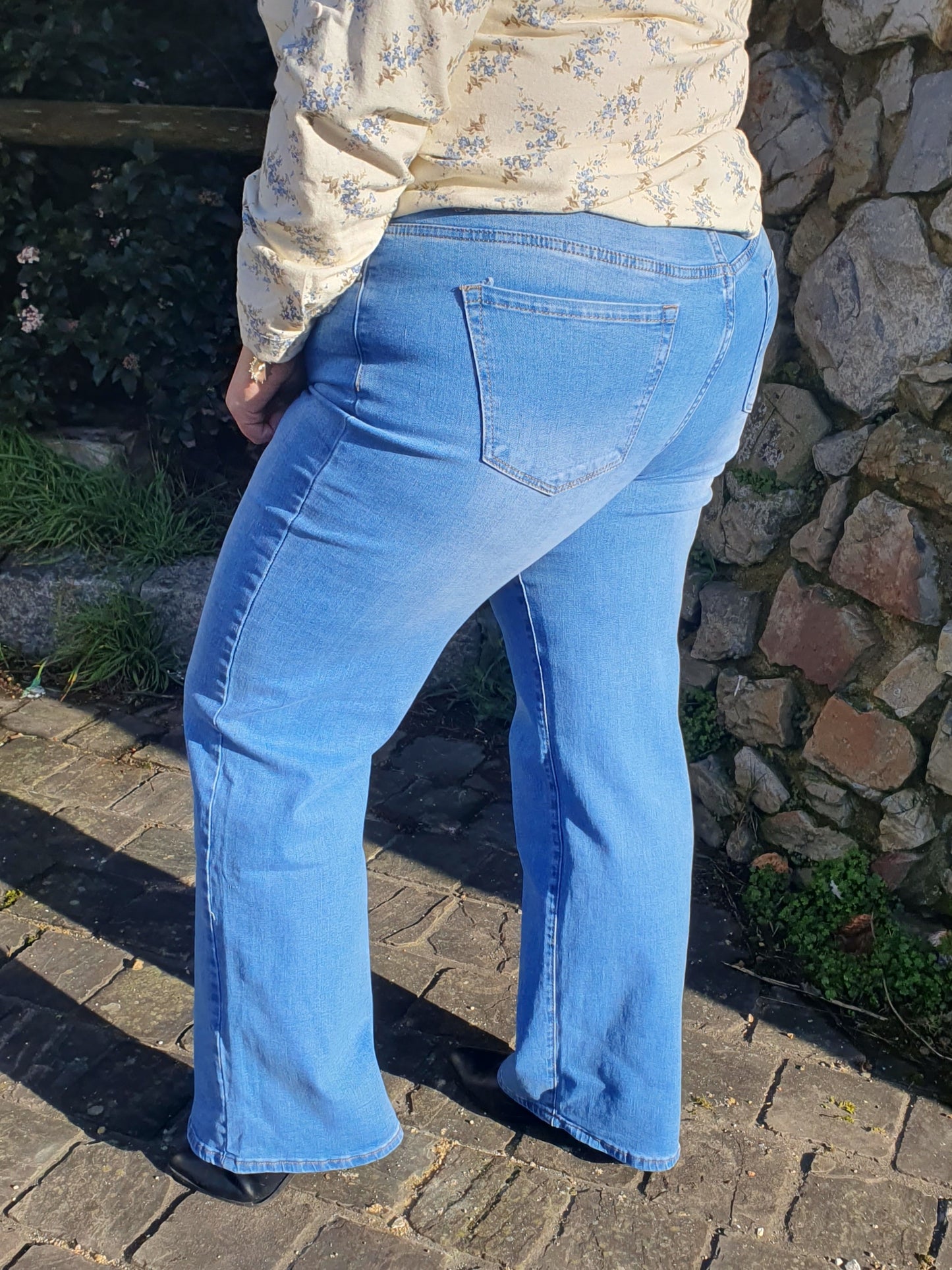 Jean femme coupe wide bleu clair jambes larges taille haute