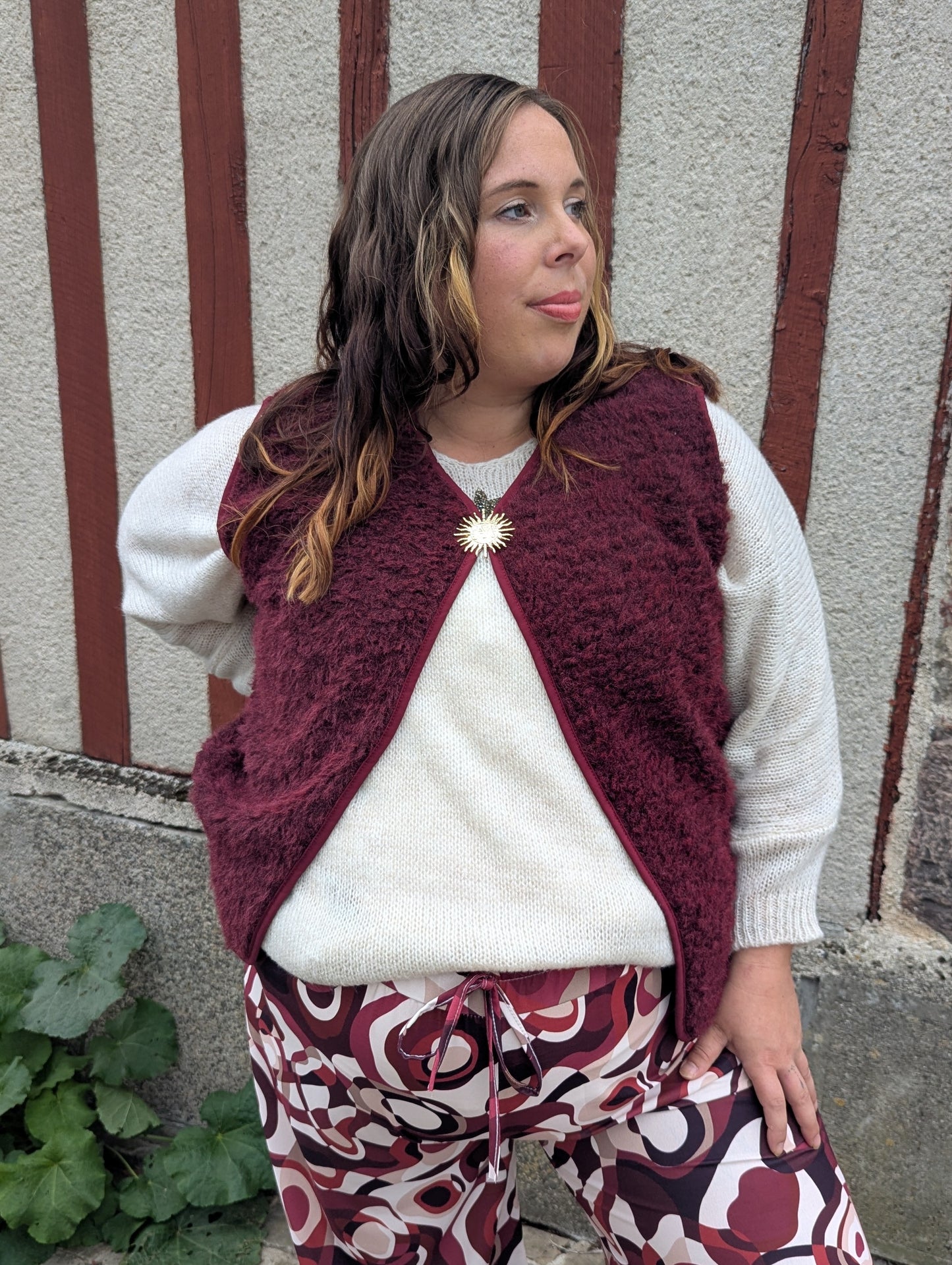 Gilet moumoute sans manche bordeaux effet poil