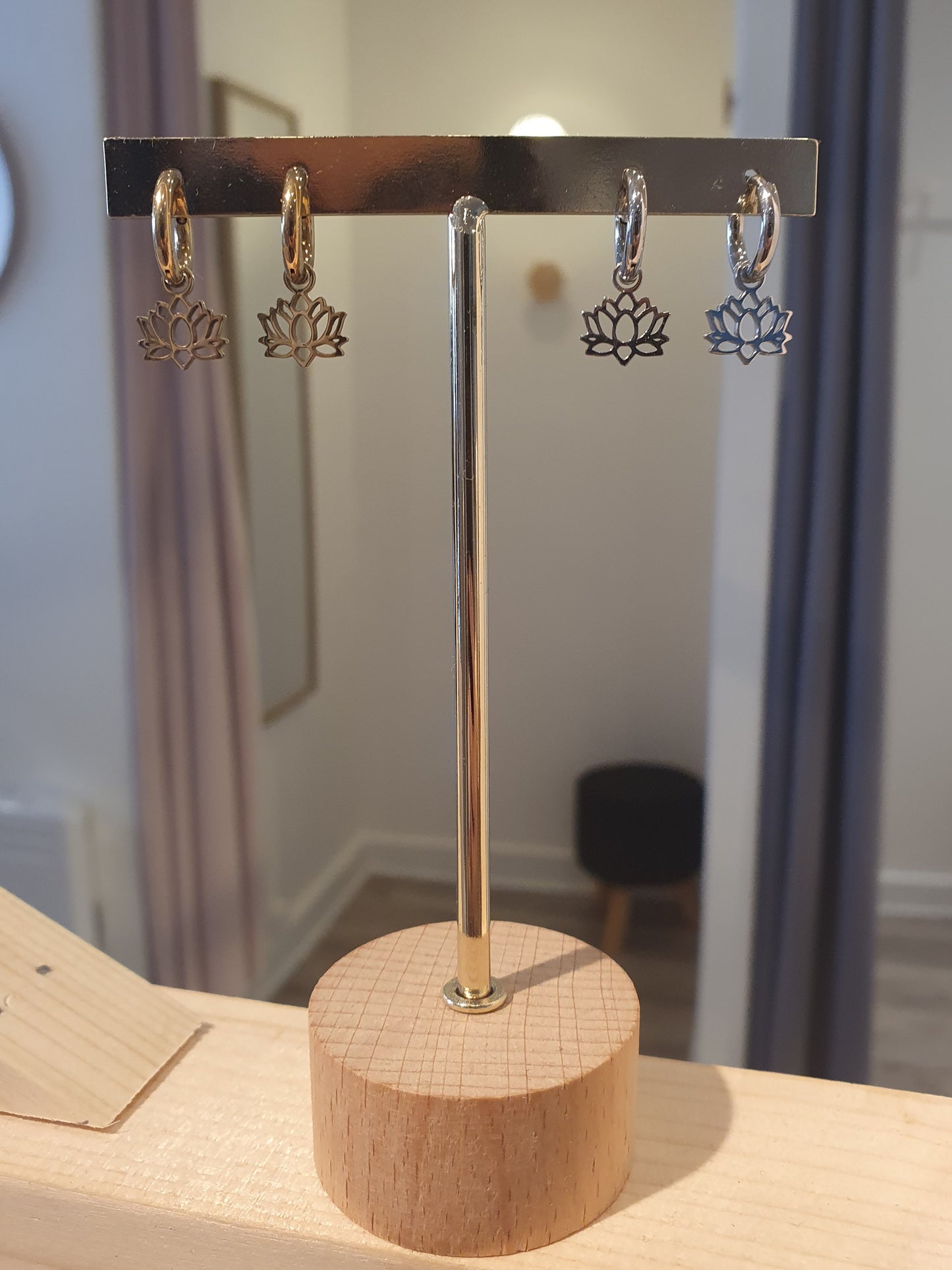 Boucles d'oreilles créoles fleur lotus doré et argenté femme