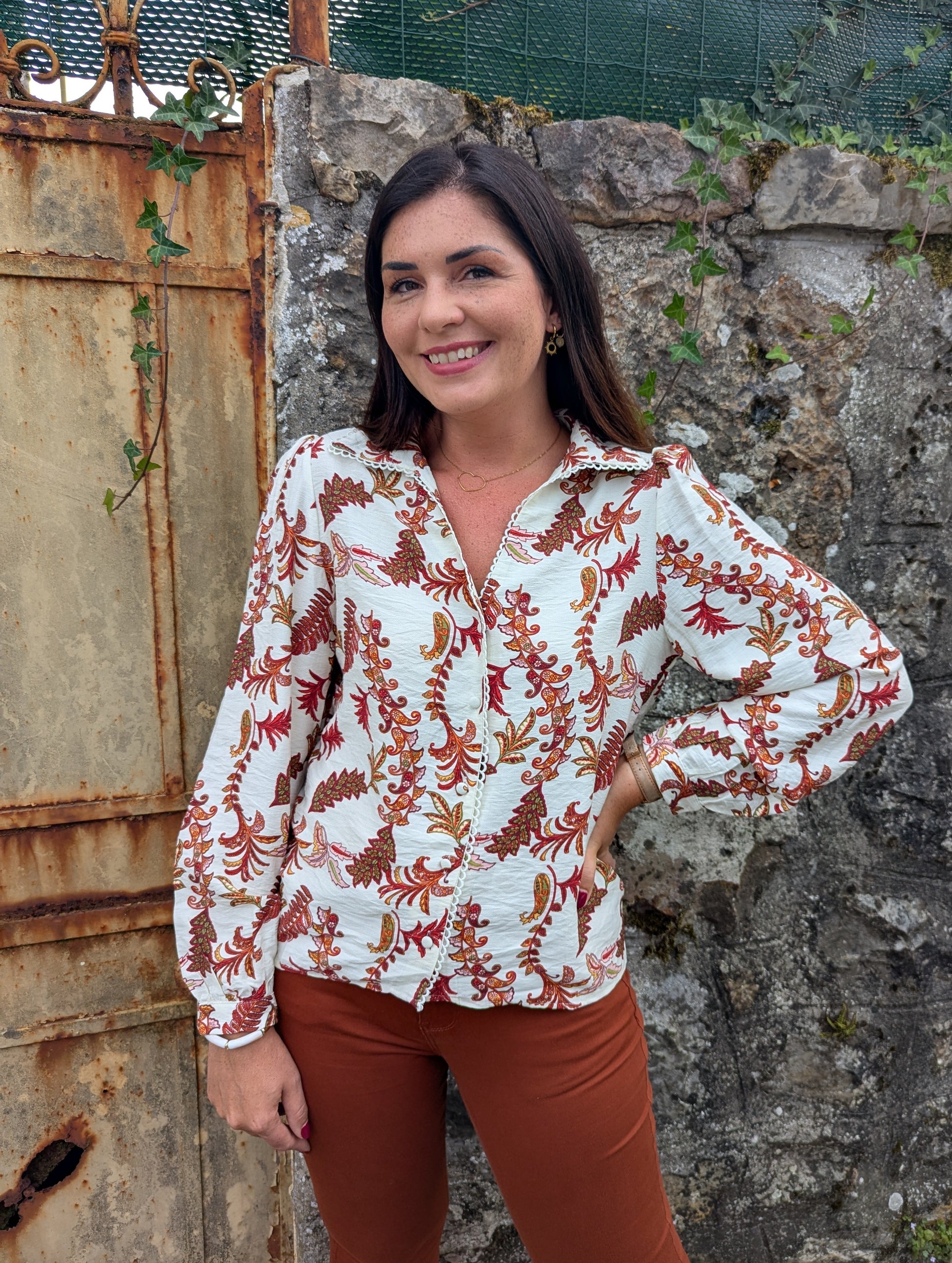 Chemise femme motif feuilles automne écru terracotta