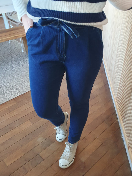 Jean femme coupe mom bleu brut noeud devant taille haute