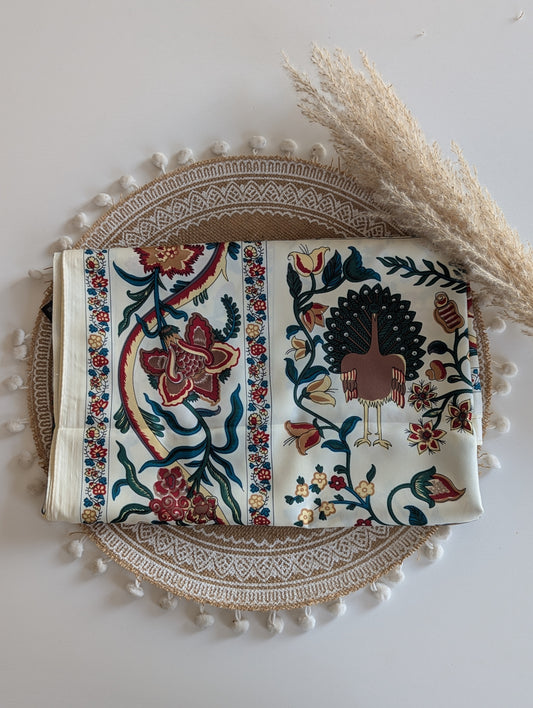 Foulard fleurs et paons écru satiné femme