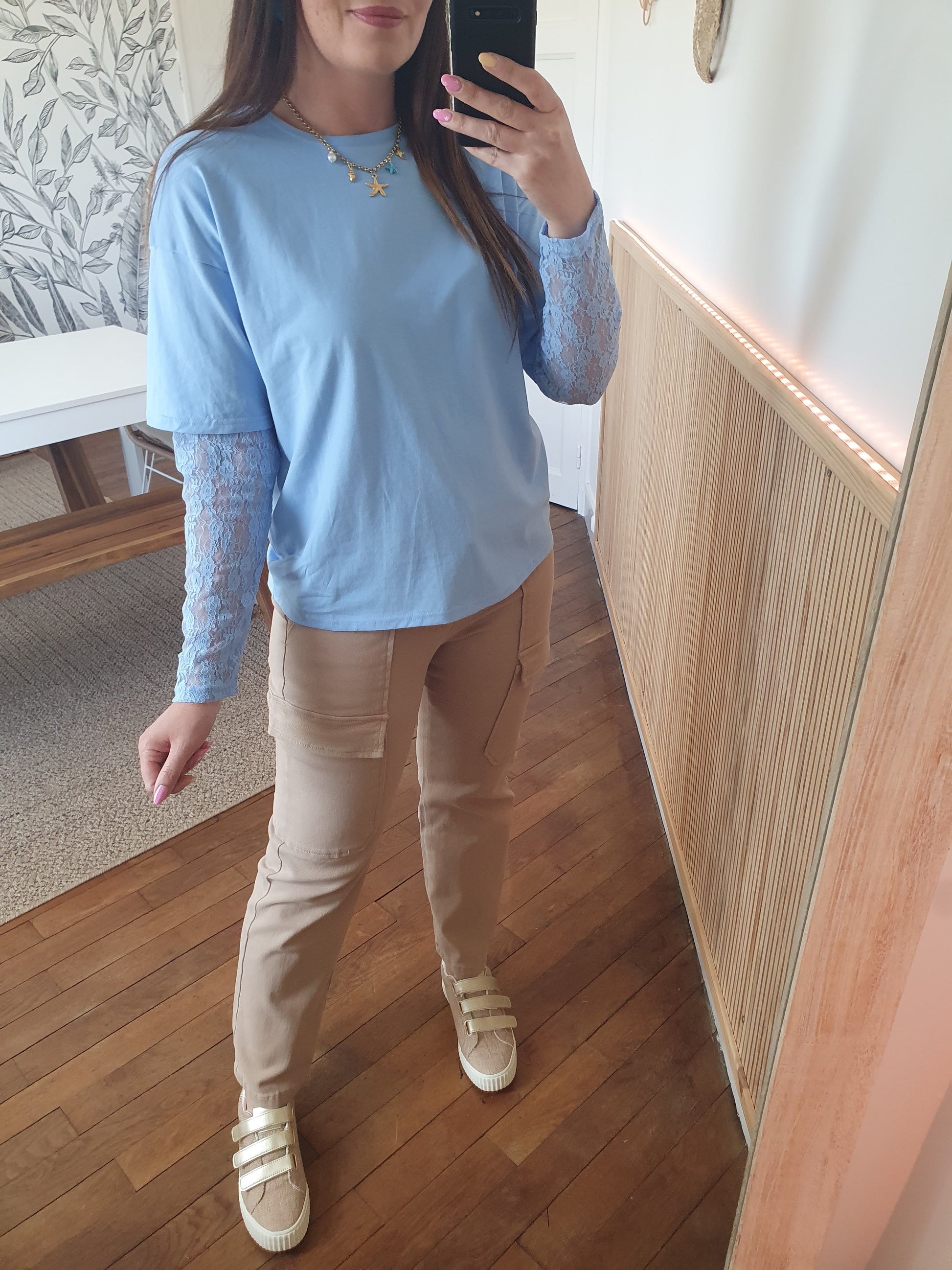 Pantalon beige coupe cargo avec poches tendance pour femme