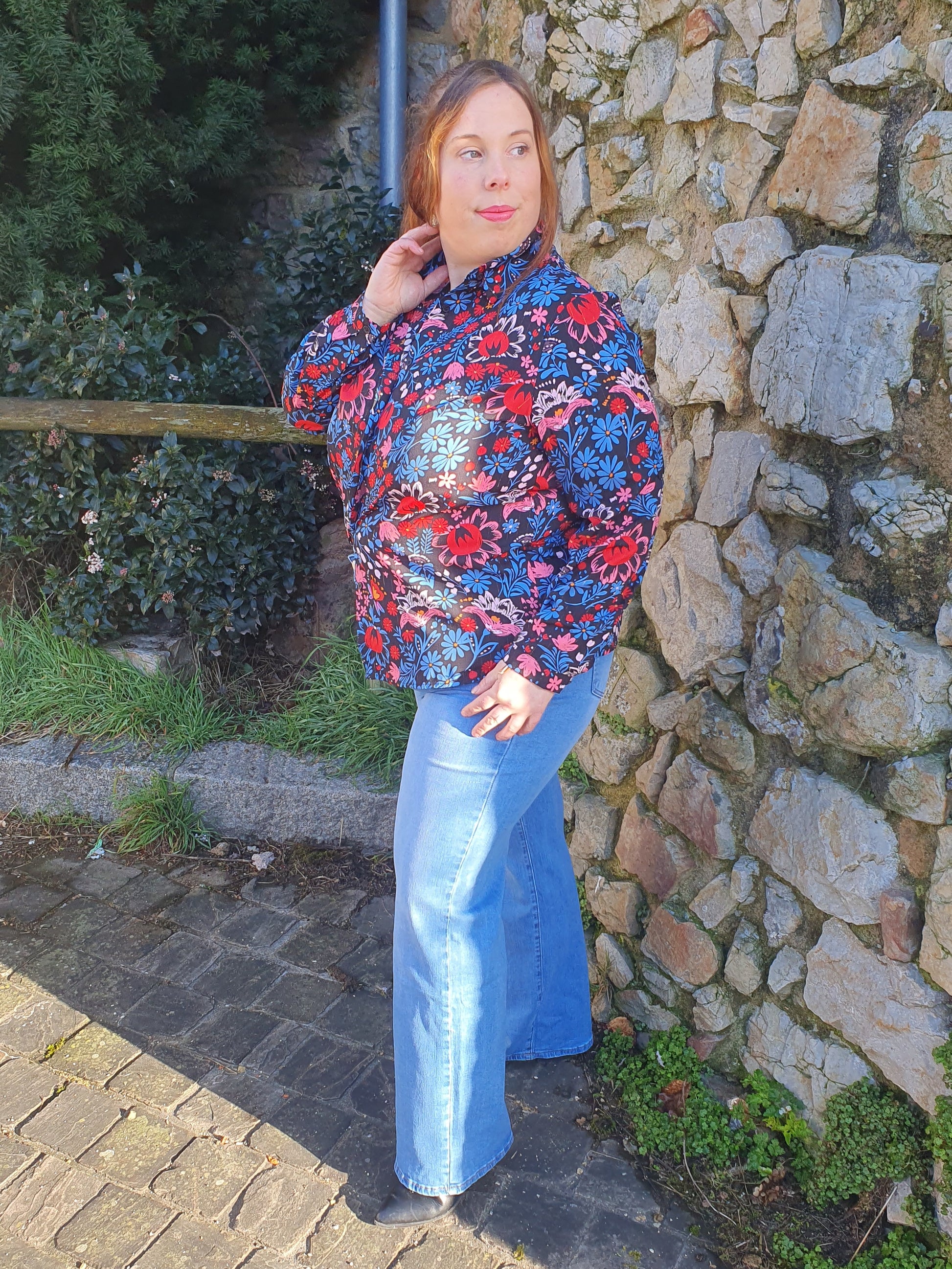Chemise fluide noire motif fleurs pour femme grande taille