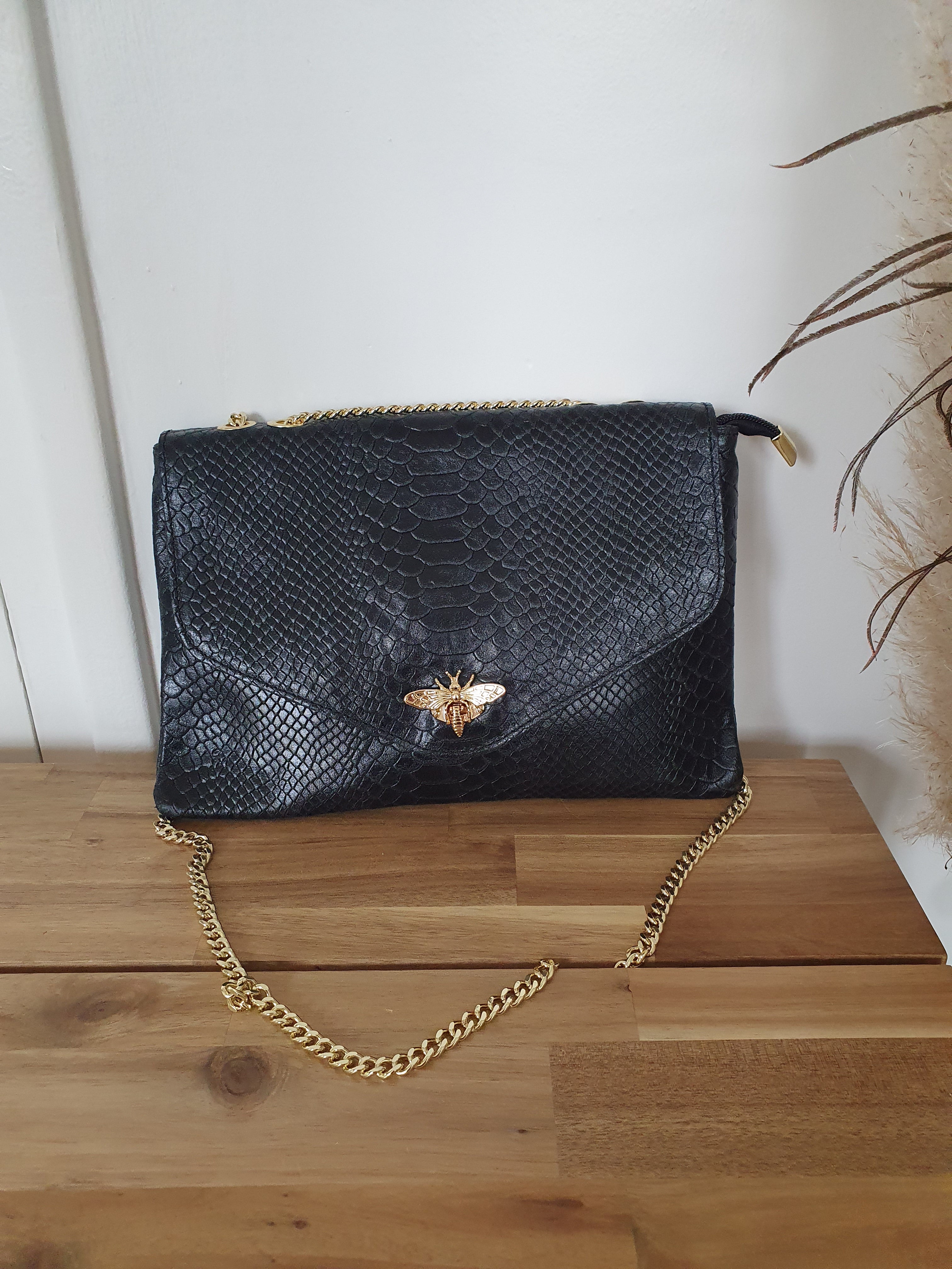 Sac en cuir italien effet crocodile couleur noir et abeille doree Maelia Style