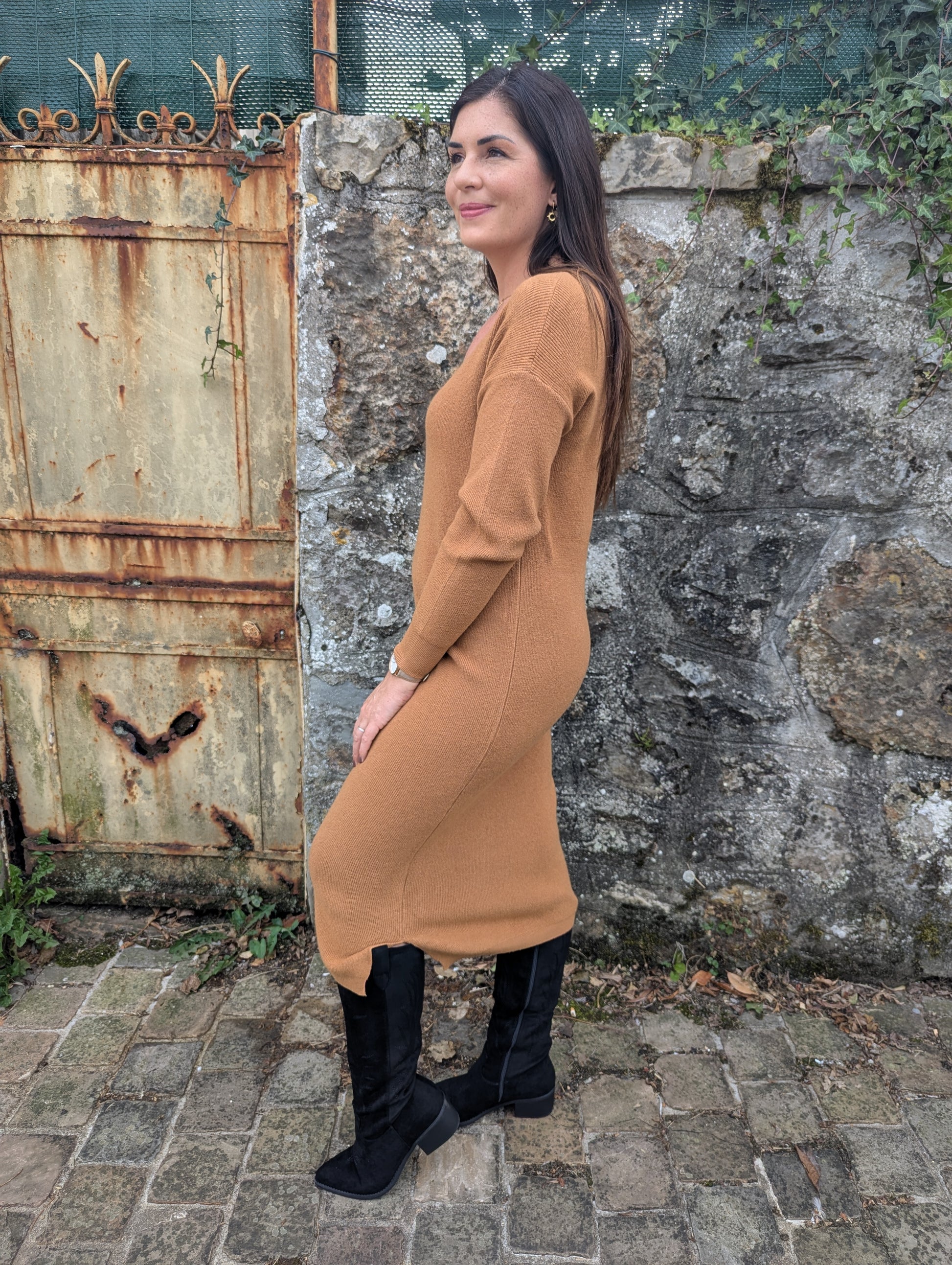 Robe pull camel marron col en V stretch moulante