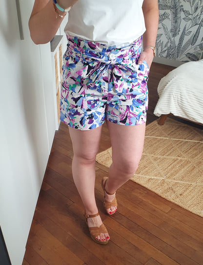 Short fleuri femme très chic avec ceinture taille haute