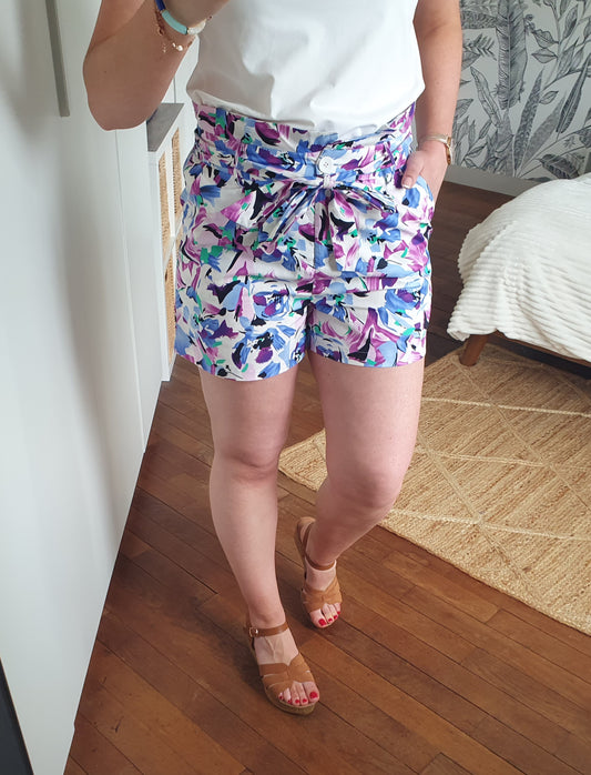 Short fleuri femme très chic avec ceinture taille haute