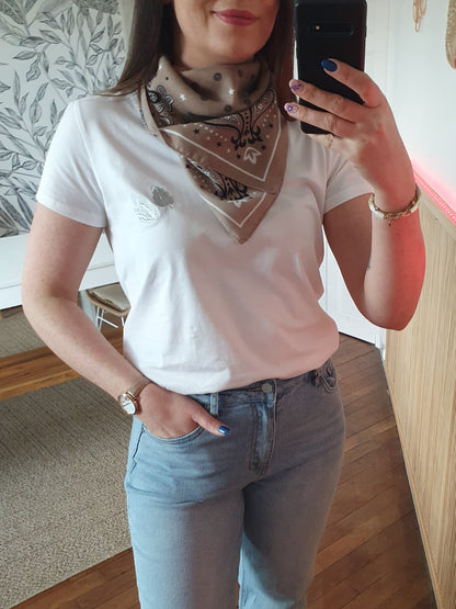 Foulard carré taupe viscose satiné bandana motif cachemire
