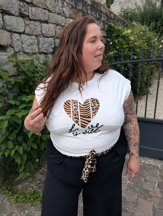 T-shirt LOVE IS WILD