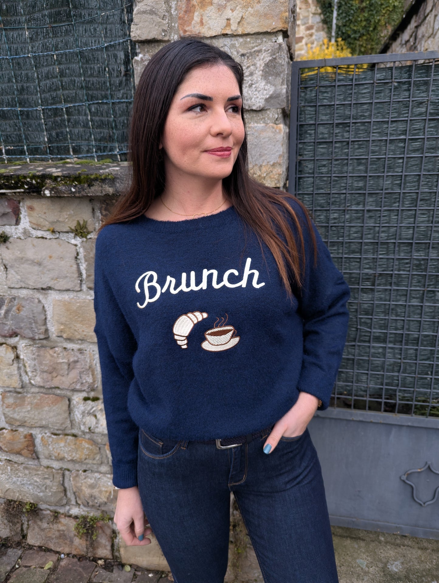 Pull bleu marine brunch croissant café pour femme
