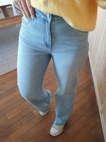 Jean femme coupe wild bleu clair jambes larges taille haute