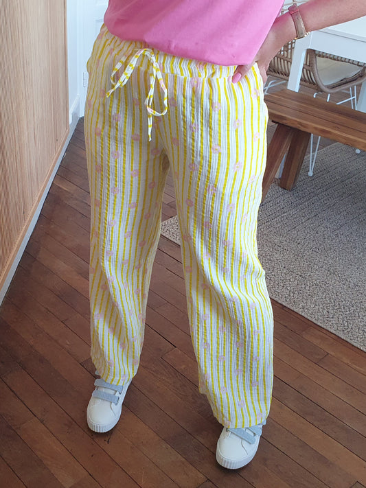 Pantalon large rayé jaune et blanc avec fleurs marguerites