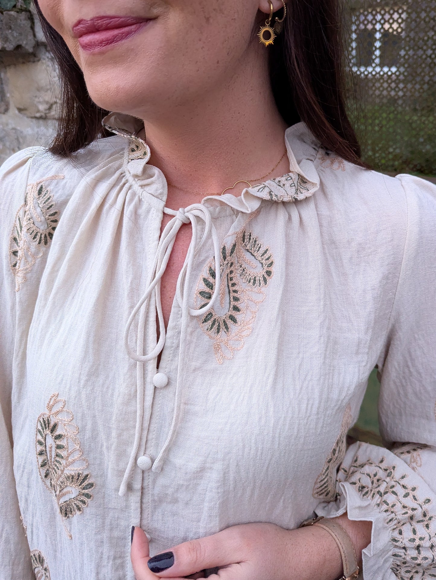 Blouse bohème beige et kaki avec broderies