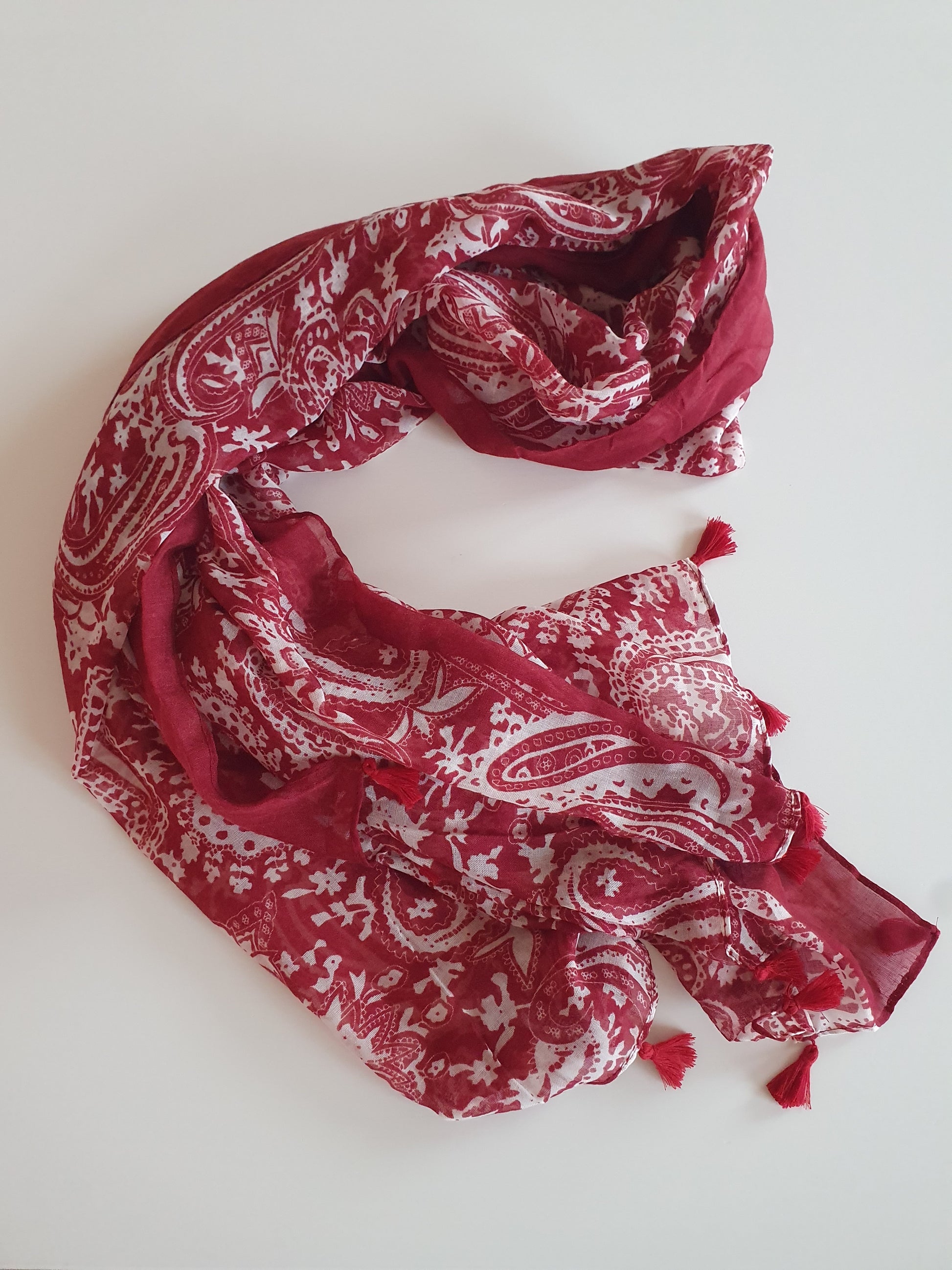 Foulard bordeaux avec pompons femme printemps