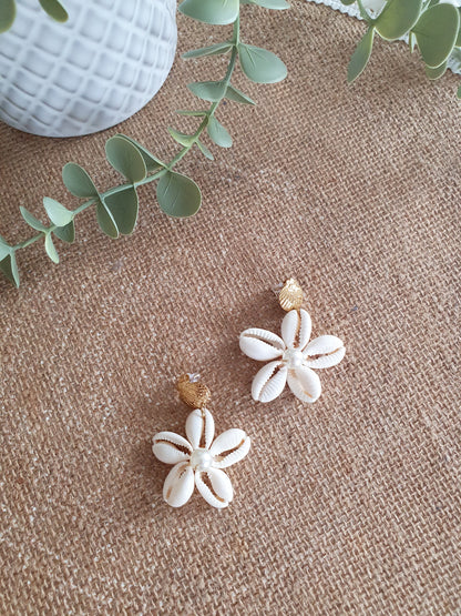 Boucles d'oreilles fleur en coquillages et perle pour femme