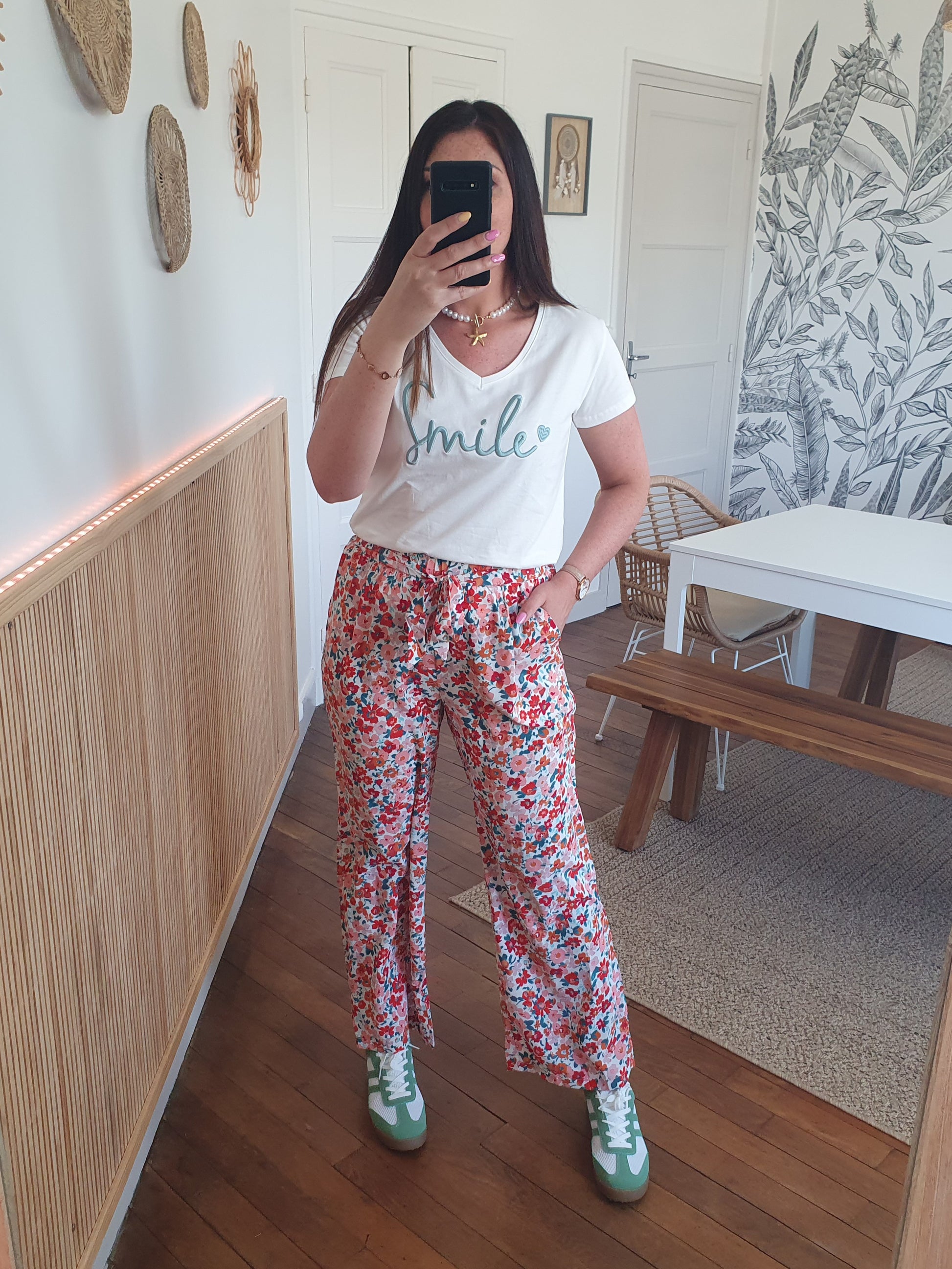 T-shirt Smile blanc et vert d'eau oversize col v pour femme