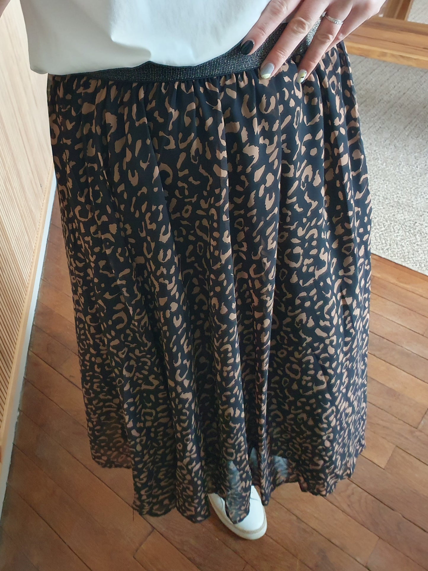 Jupe plissée motif léopard noir et marron pour femme