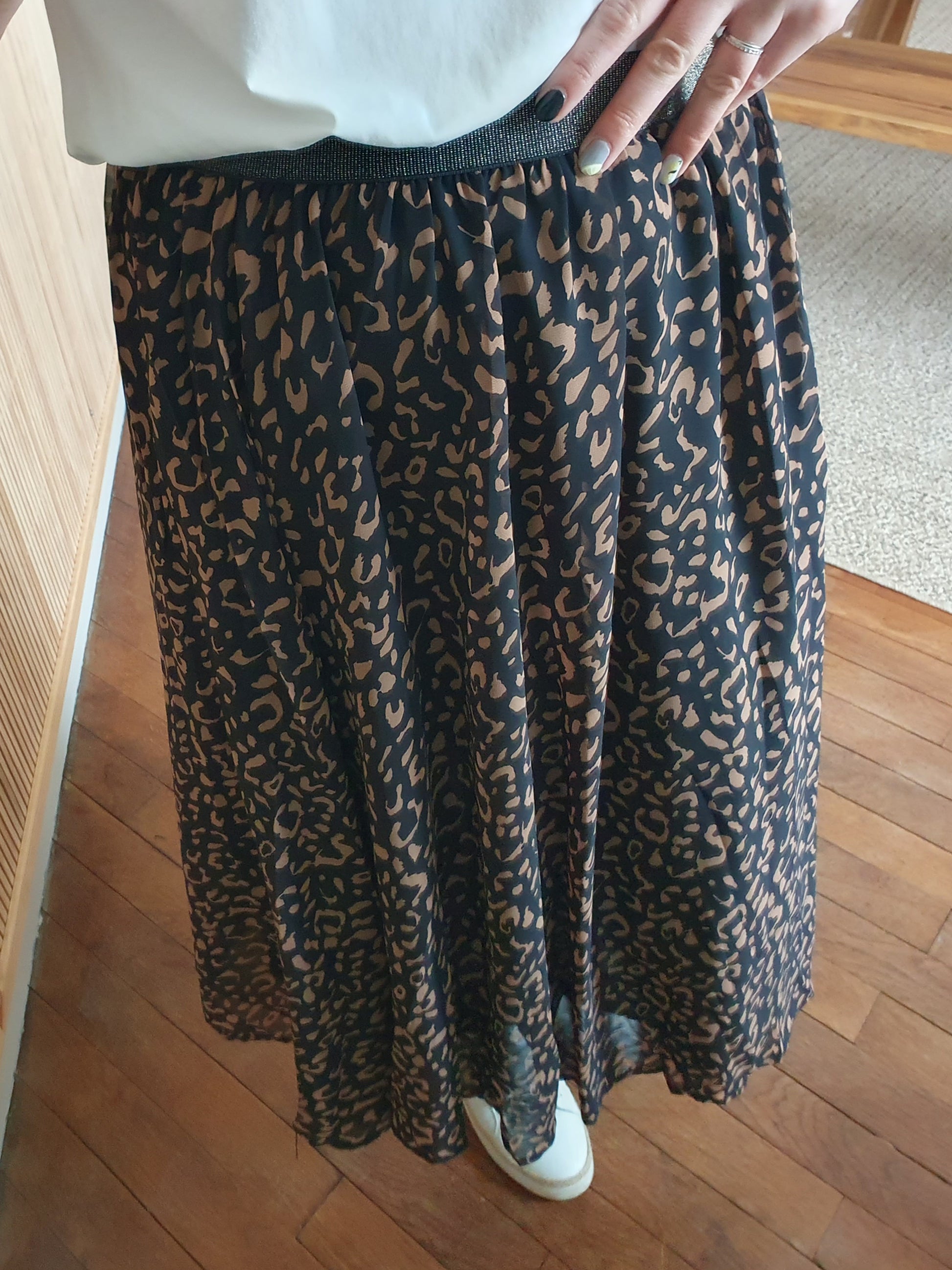 Jupe plissée motif léopard noir et marron pour femme
