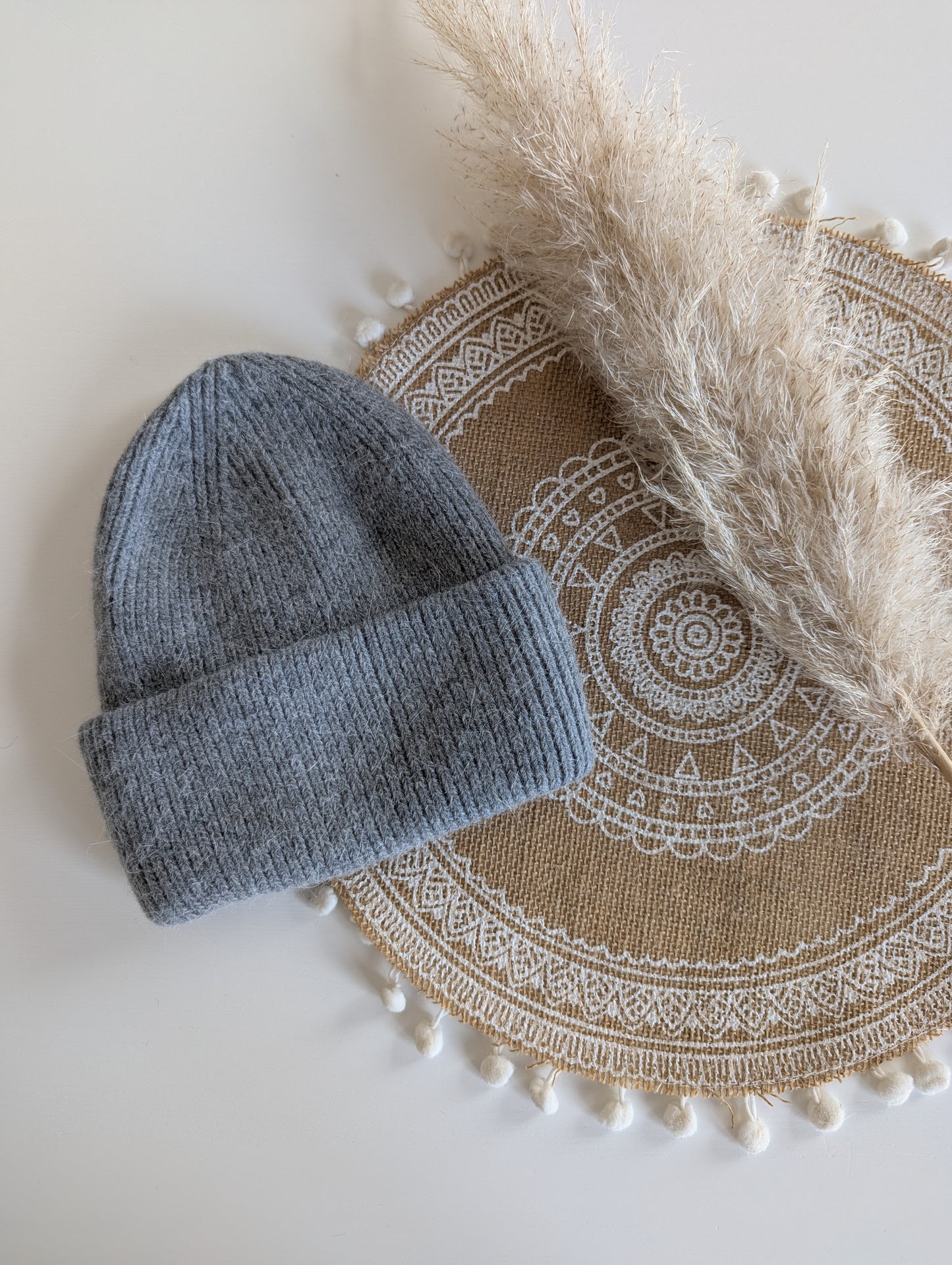 Bonnet noir avec coeur doré brodé pour femme taille unique