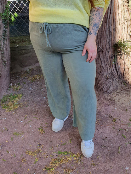 Pantalon gaze de coton couleur kaki grande taille curvy
