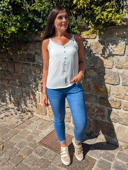 Top débardeur fluide blanc avec boutons devant
