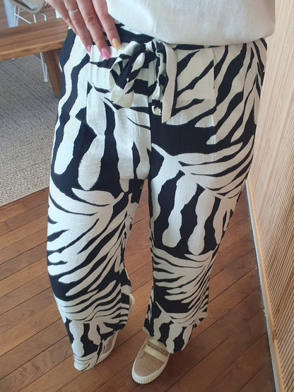 Pantalon fluide feuilles écru noir taille haute noeud devant