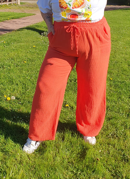 Pantalon gaze de coton couleur corail grande taille curvy